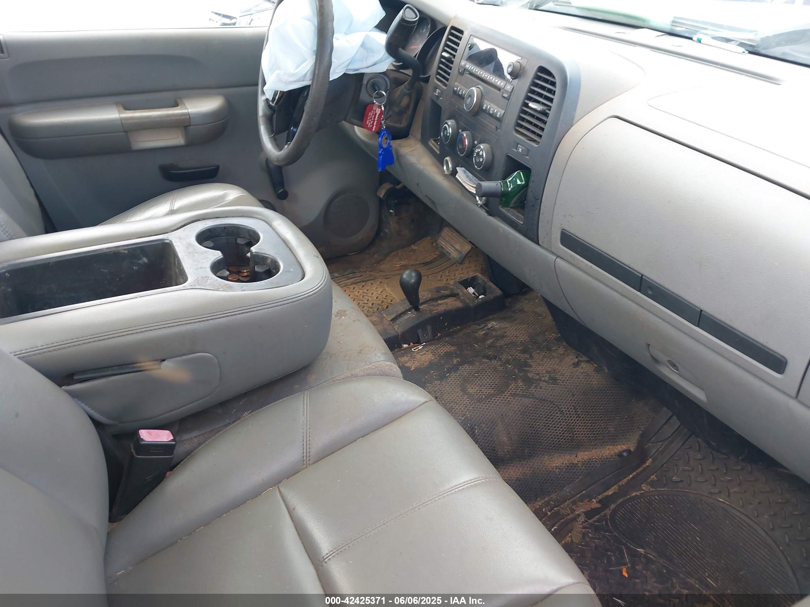 CHEVROLET SILVERADO image 5