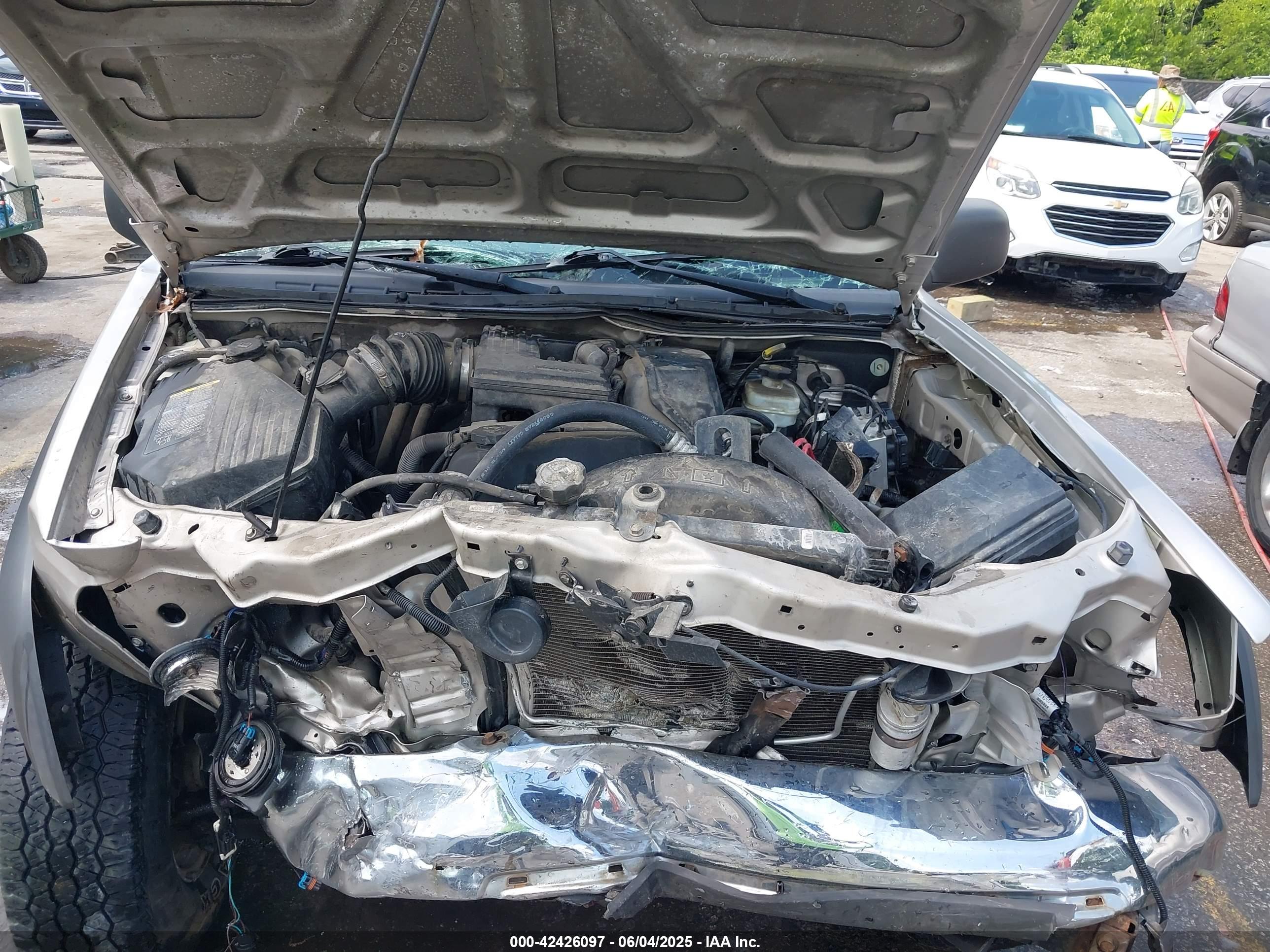 CHEVROLET COLORADO image 10