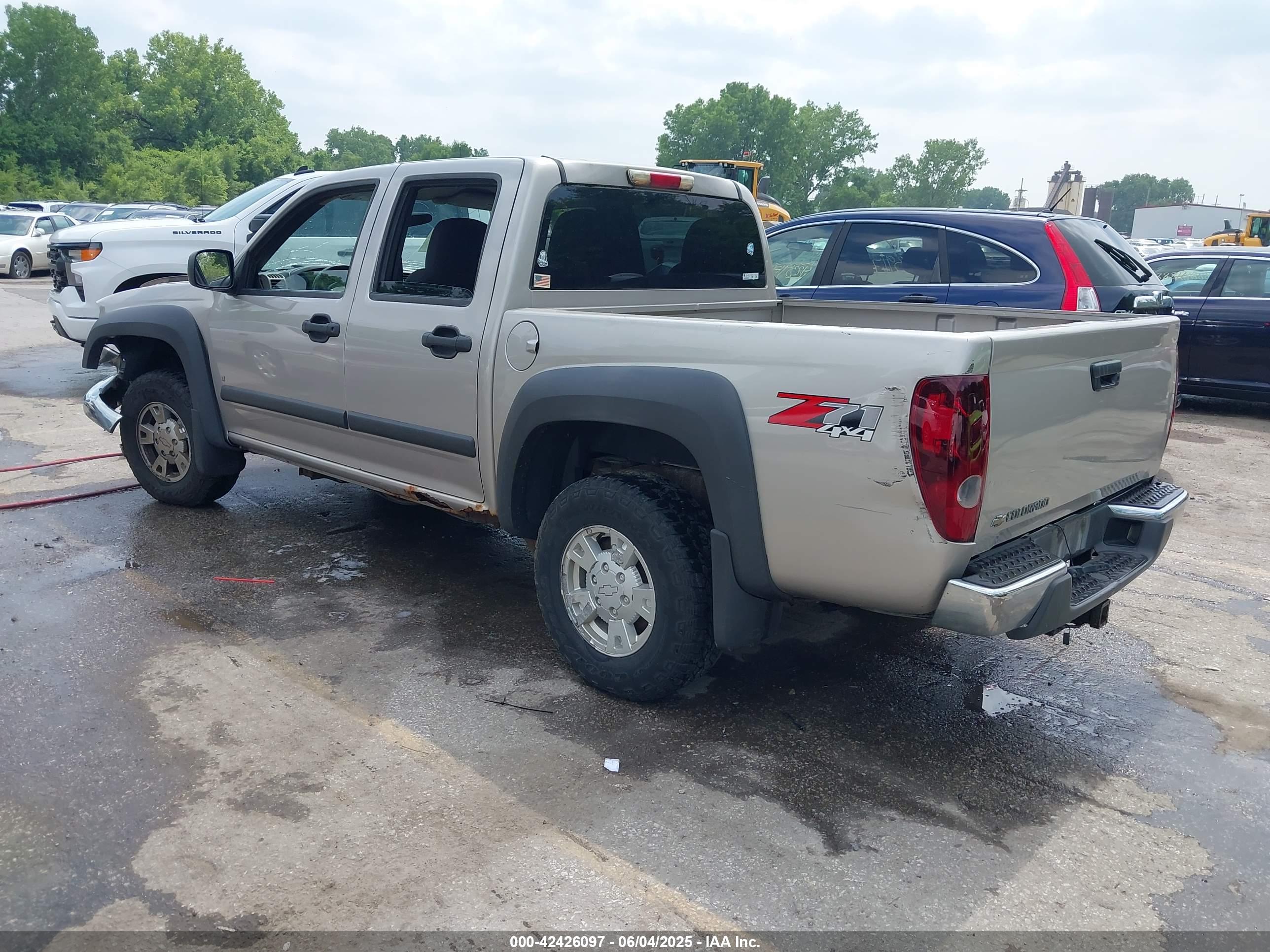 CHEVROLET COLORADO image 3