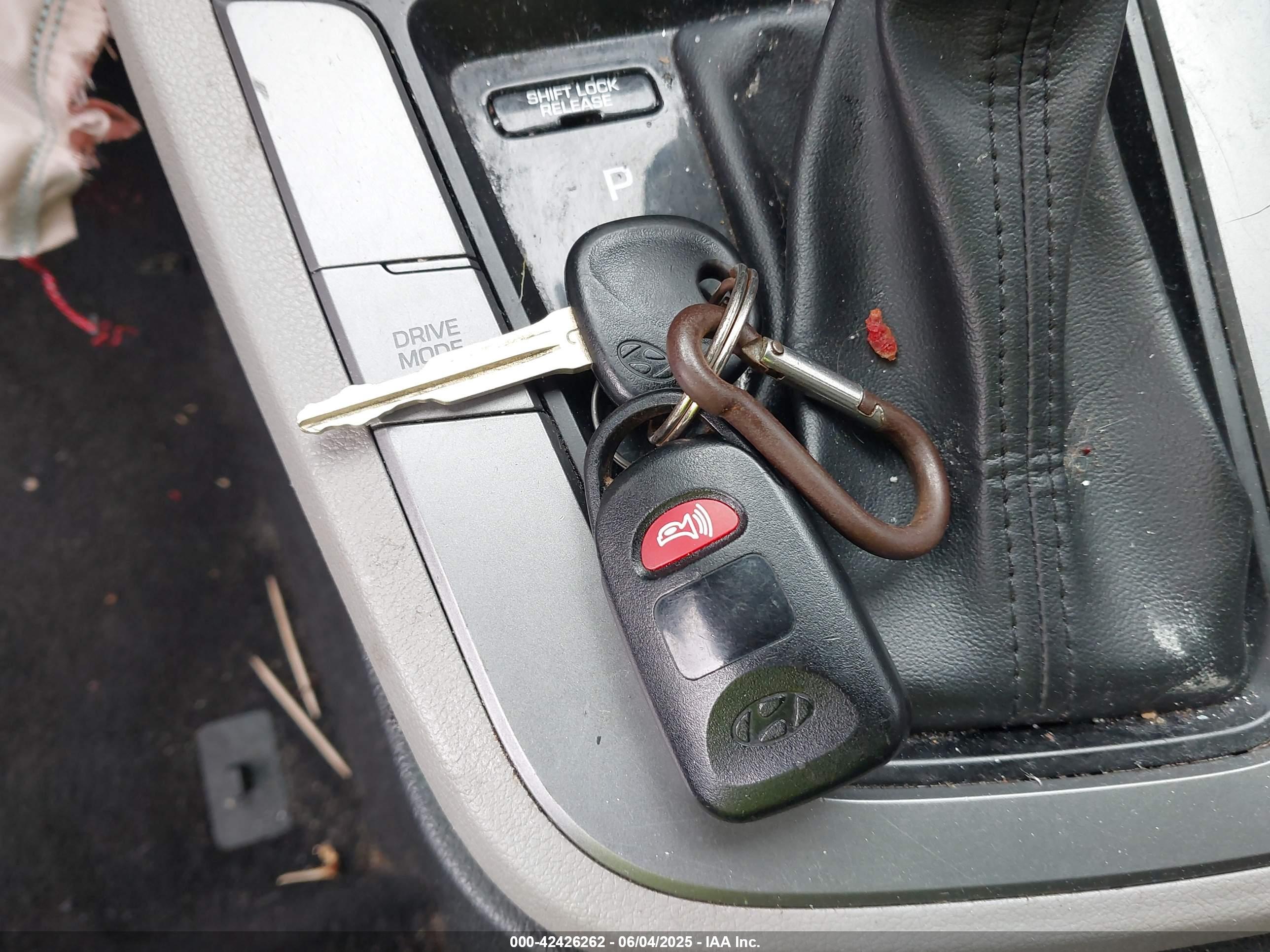 HYUNDAI ELANTRA image 11
