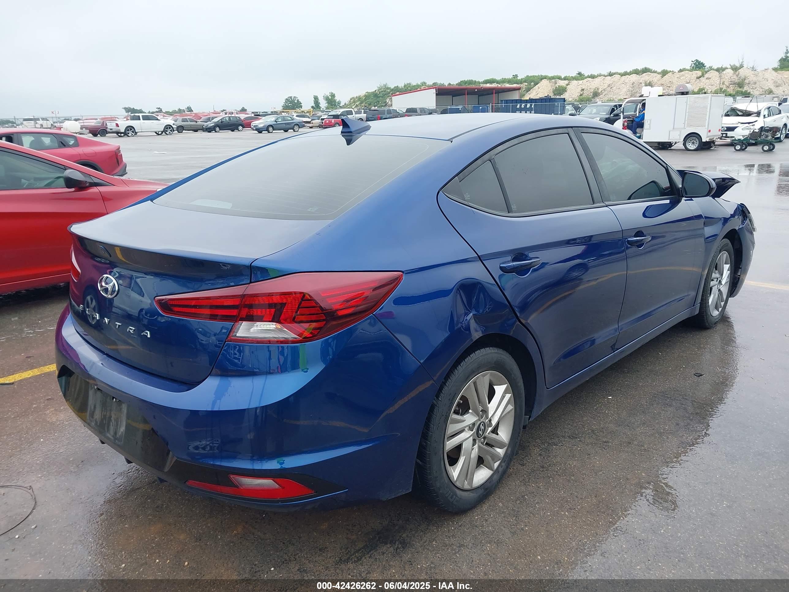 HYUNDAI ELANTRA image 4