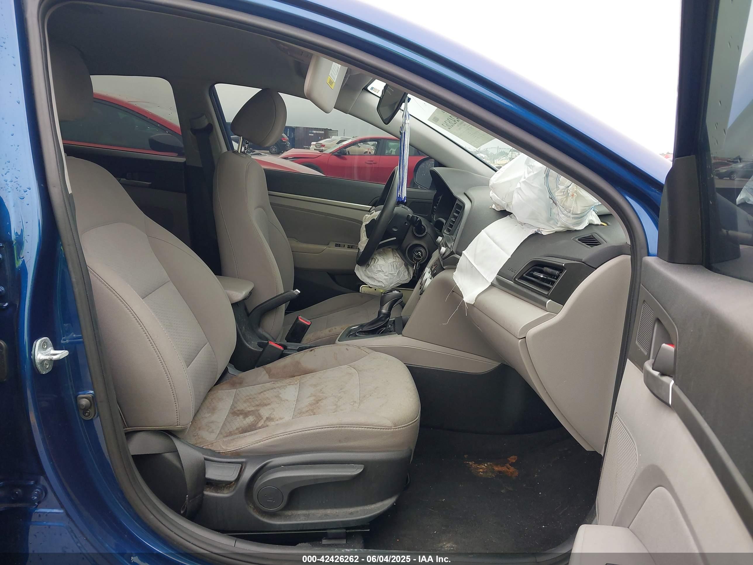 HYUNDAI ELANTRA image 5
