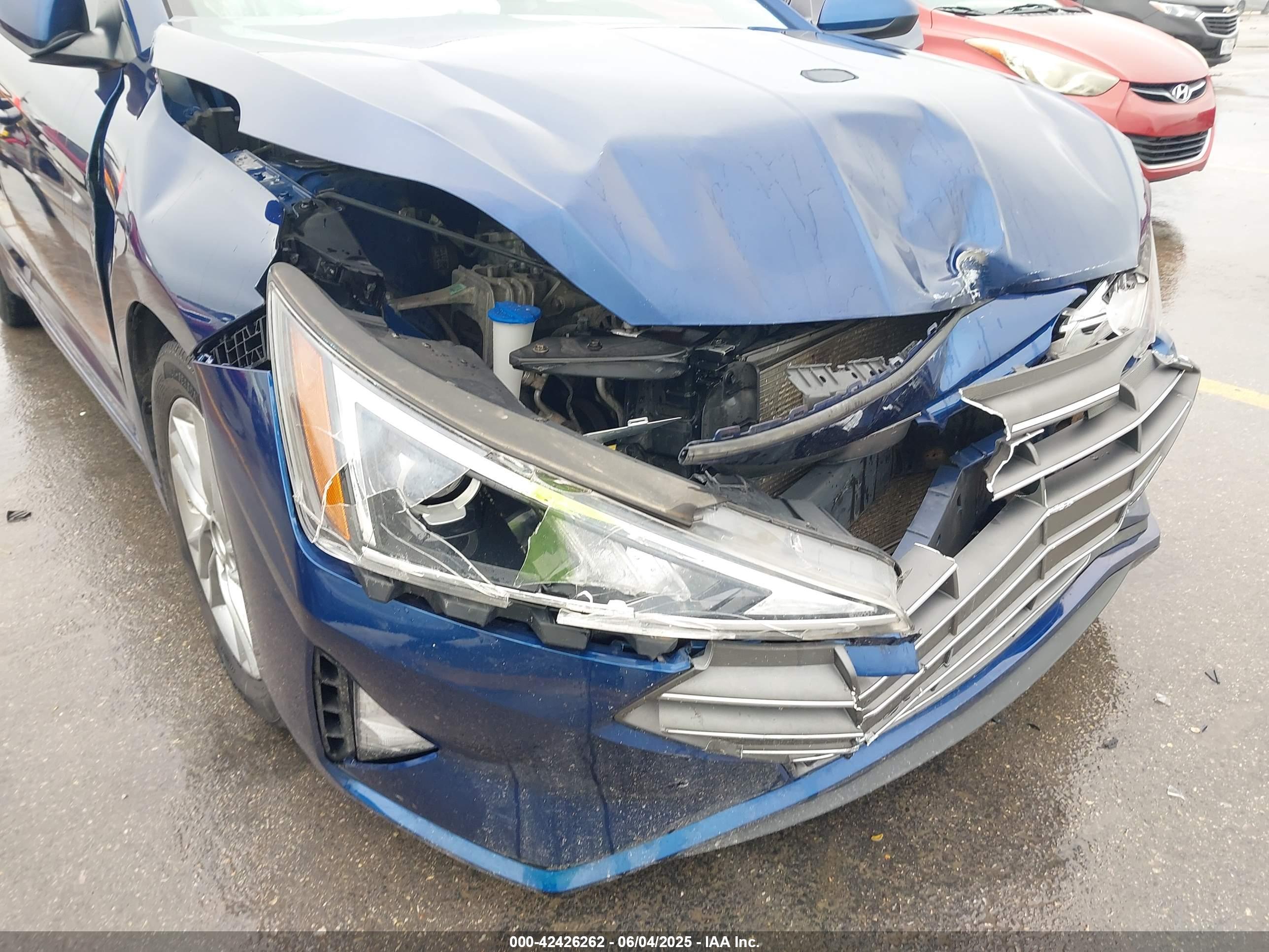 HYUNDAI ELANTRA image 6
