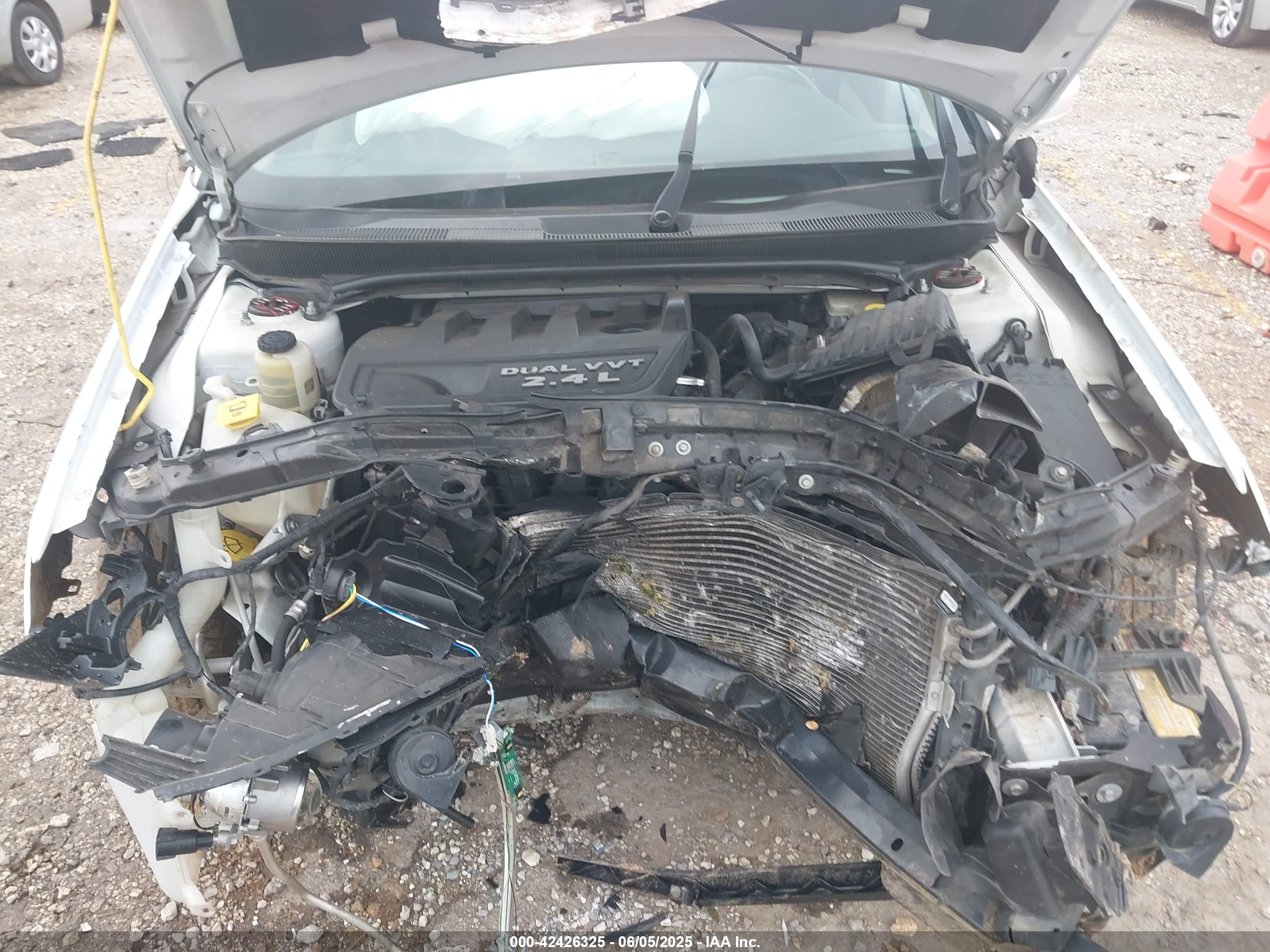 CHRYSLER 200 image 10