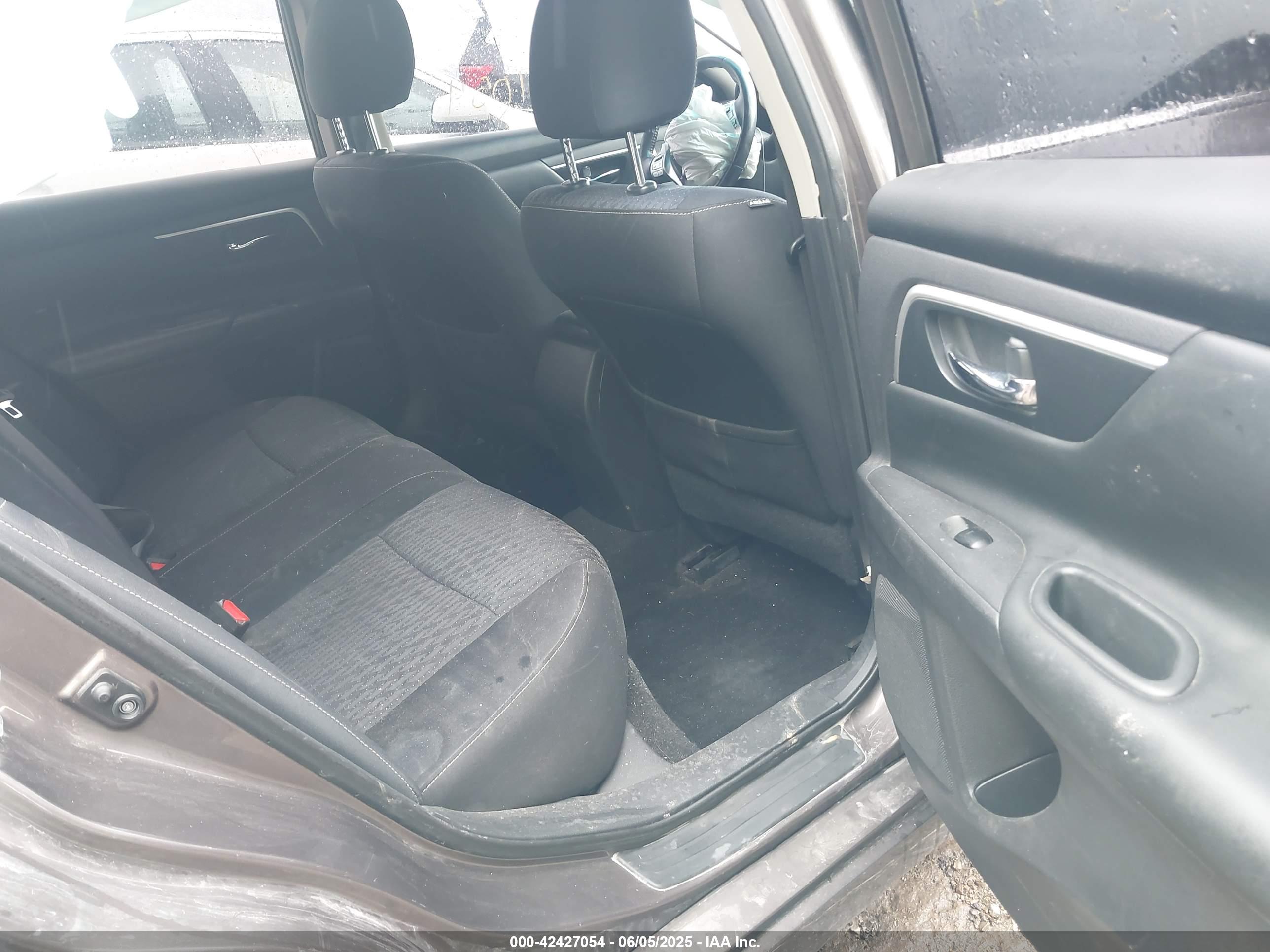 NISSAN ALTIMA image 8