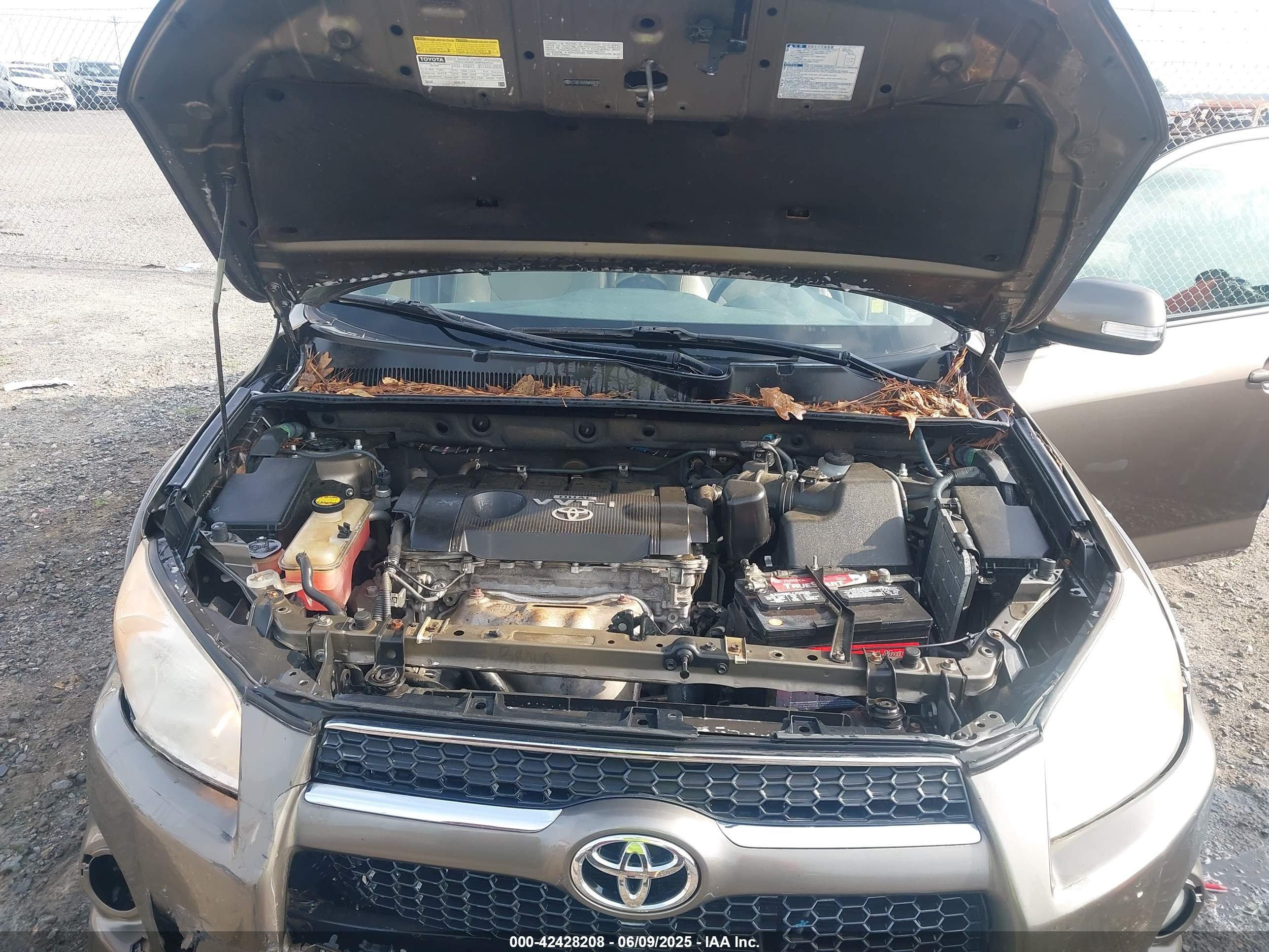 TOYOTA RAV4 image 10