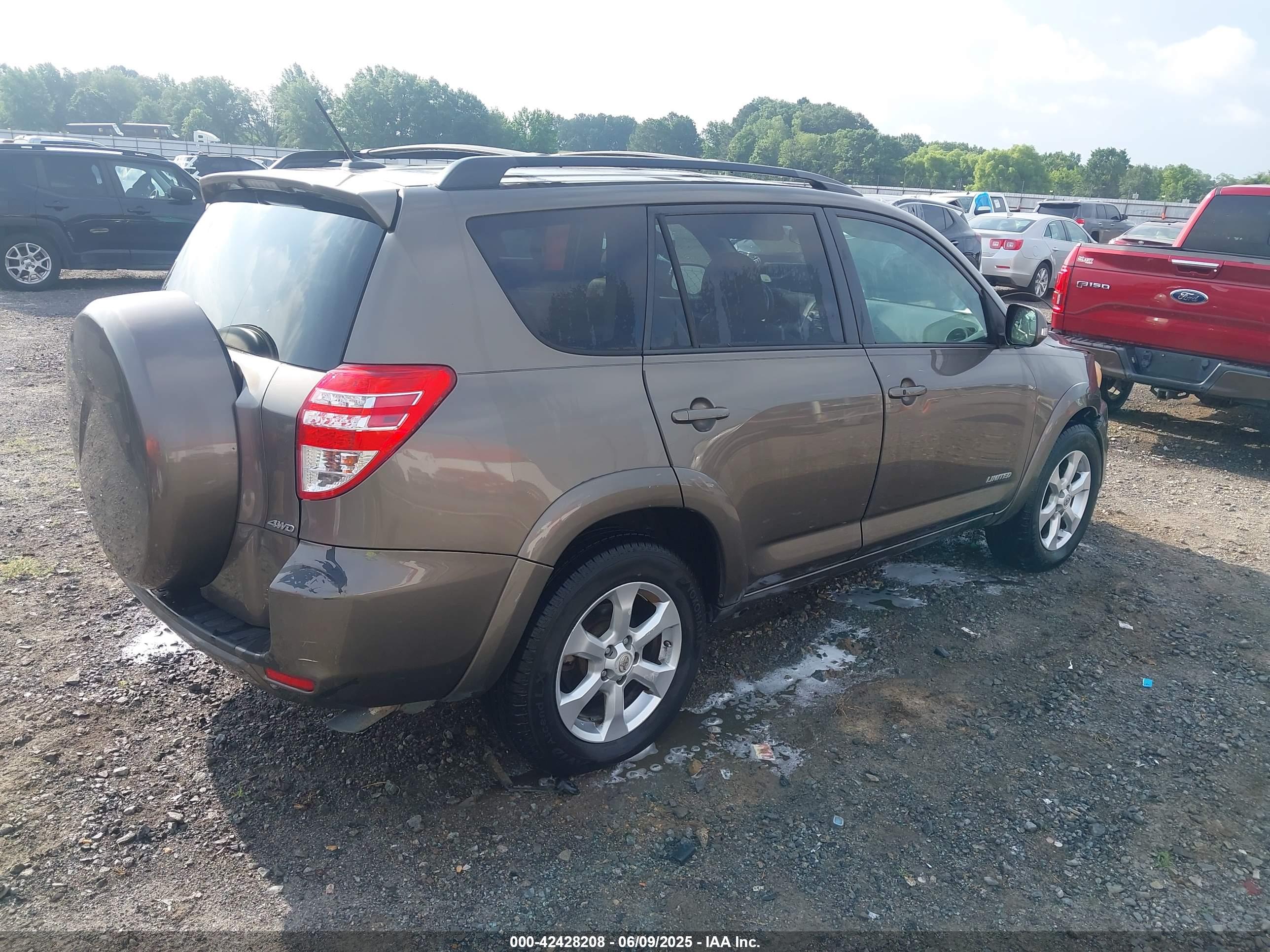 TOYOTA RAV4 image 4