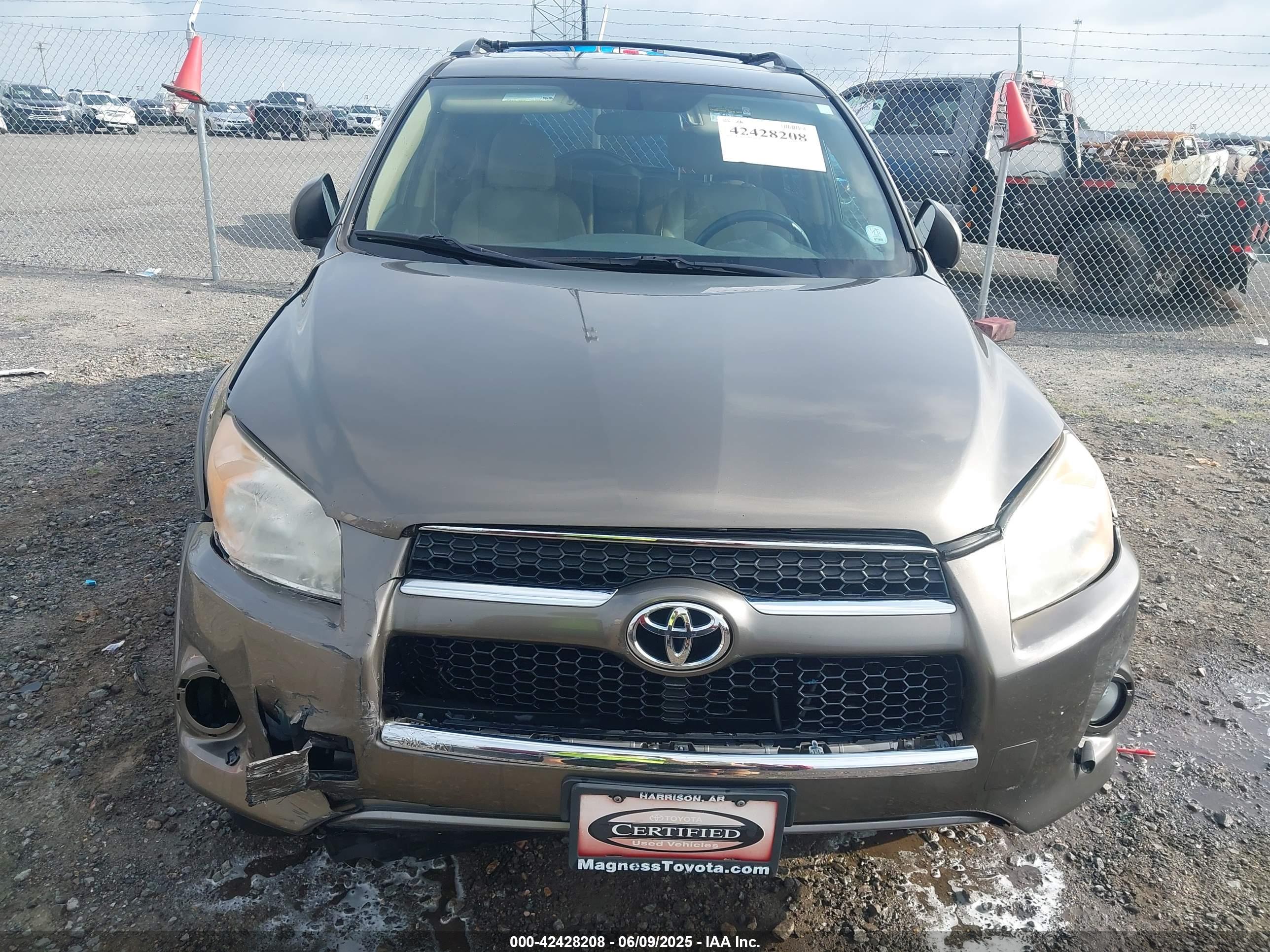 TOYOTA RAV4 image 6