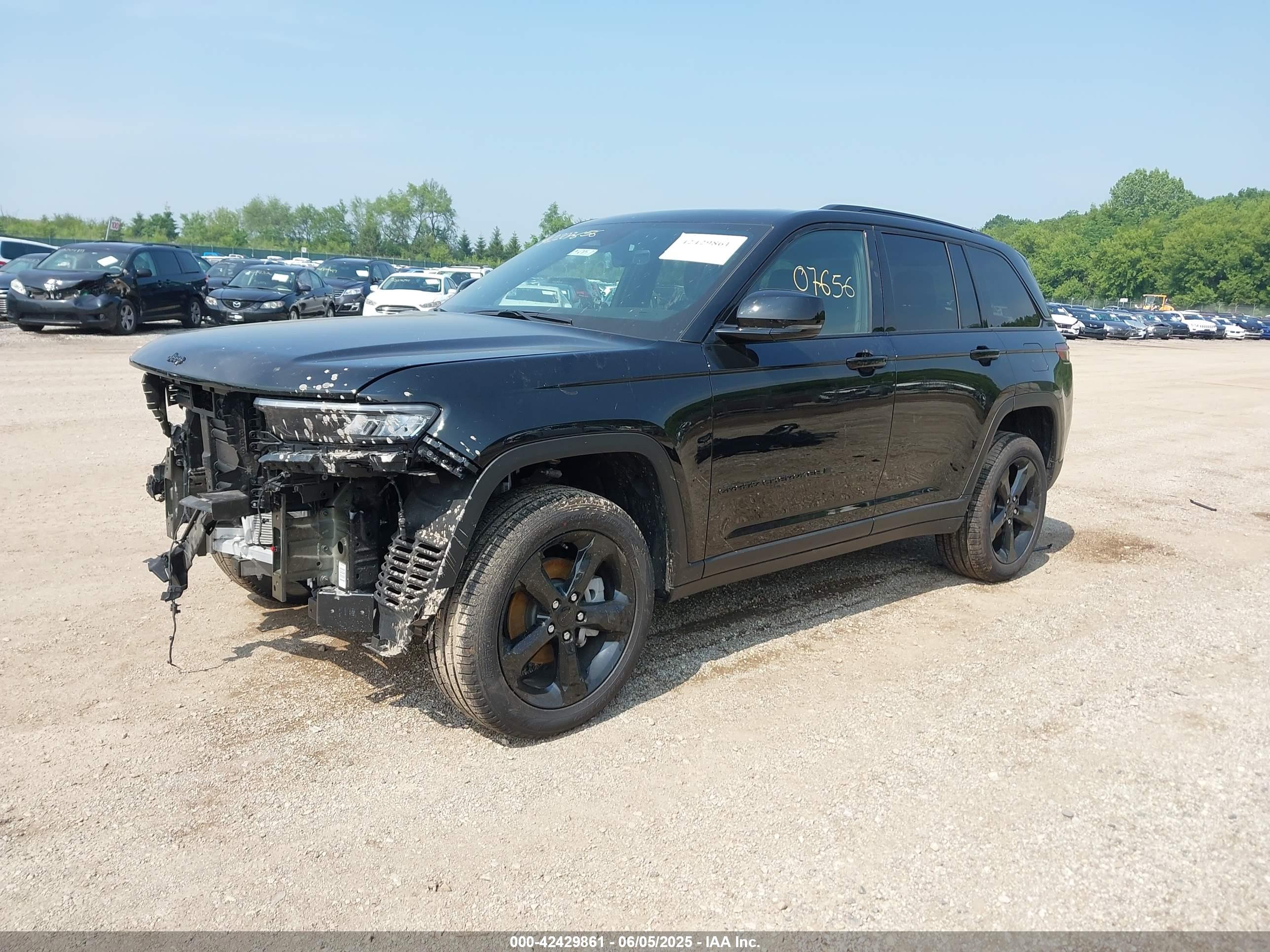 JEEP GRAND image 2