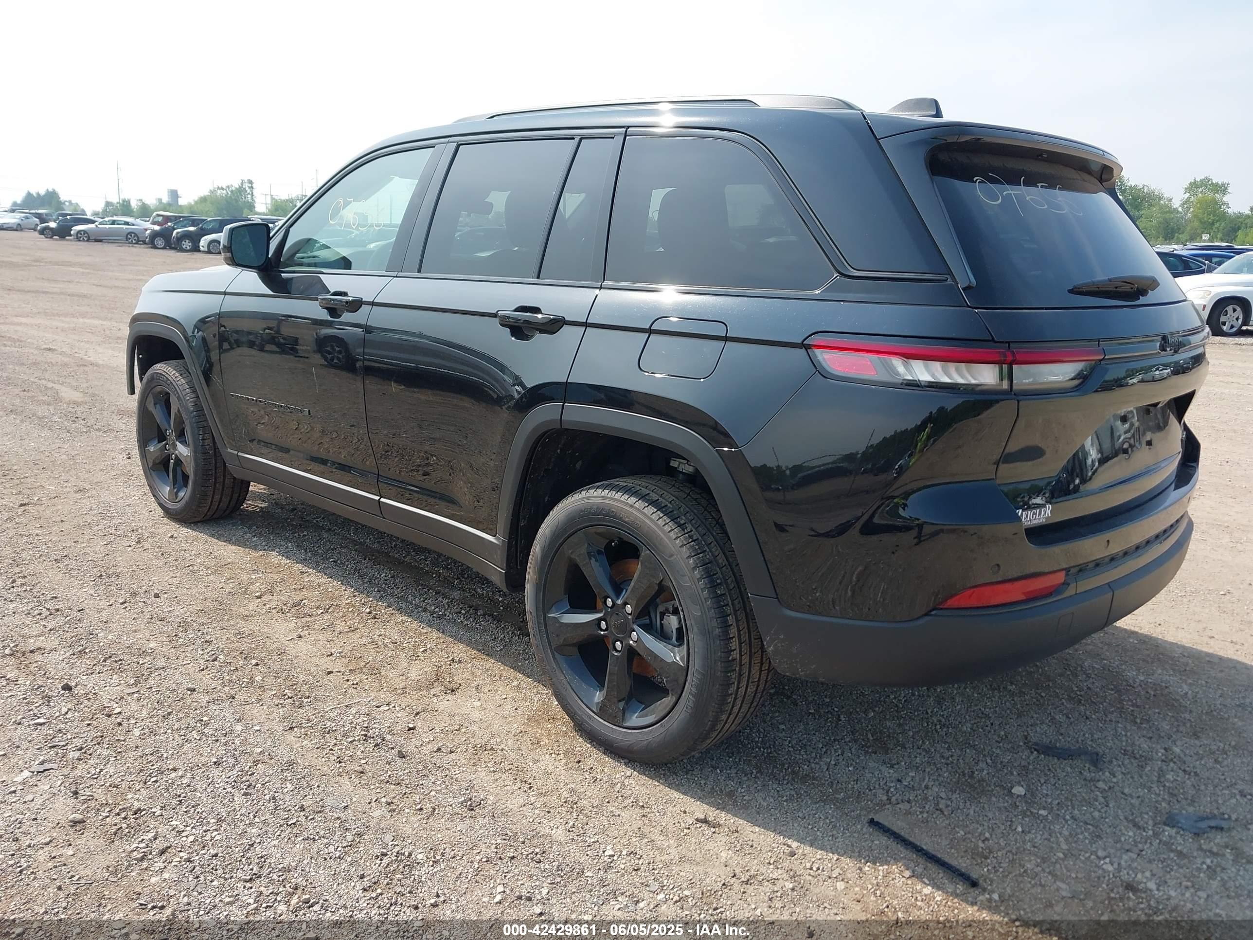 JEEP GRAND image 3