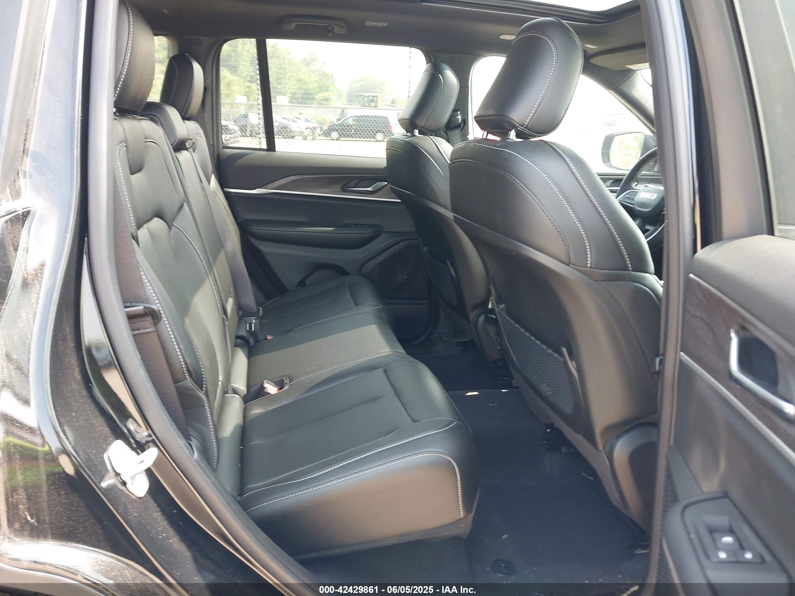JEEP GRAND image 8