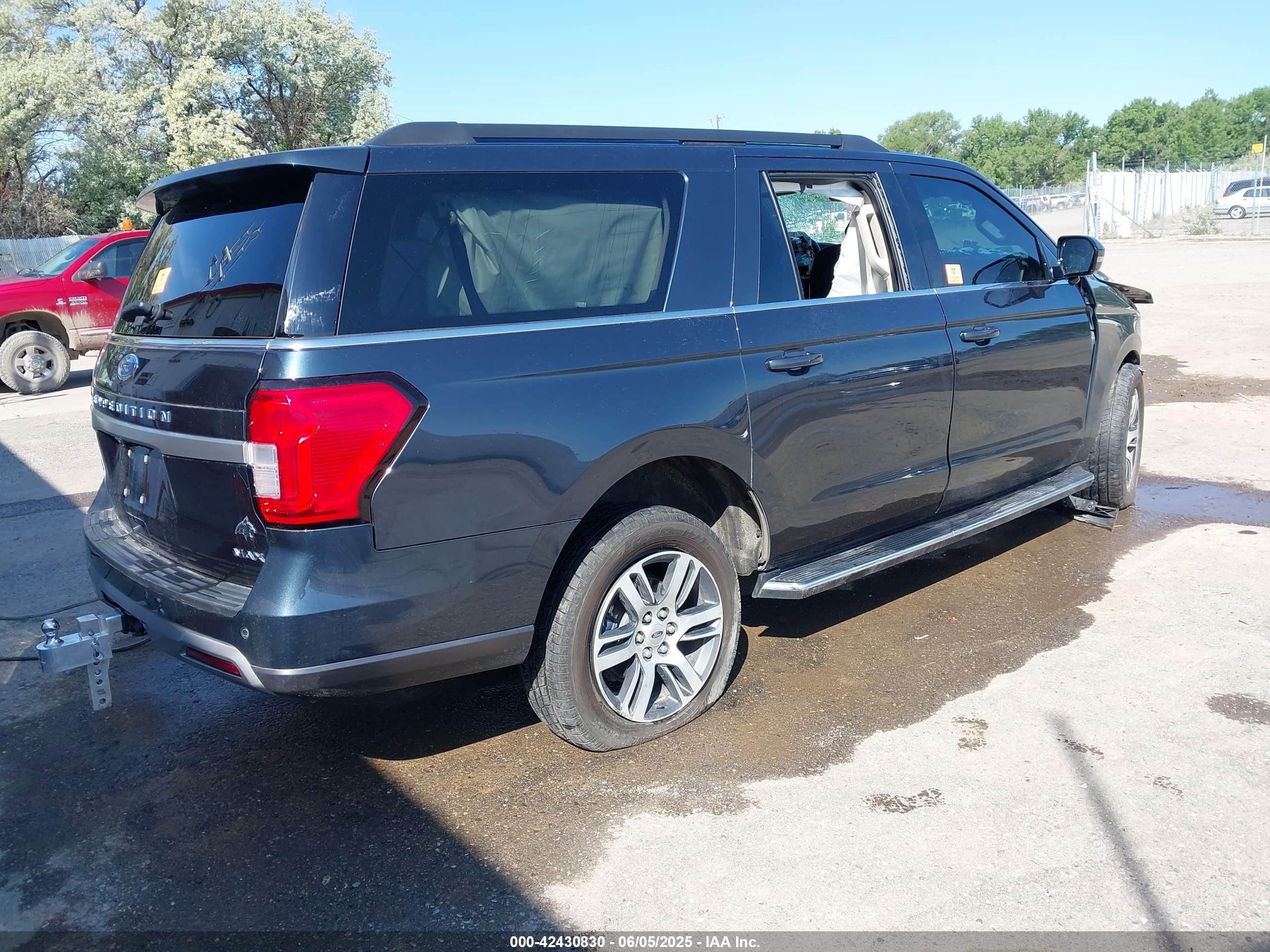 FORD EXPEDITION image 4