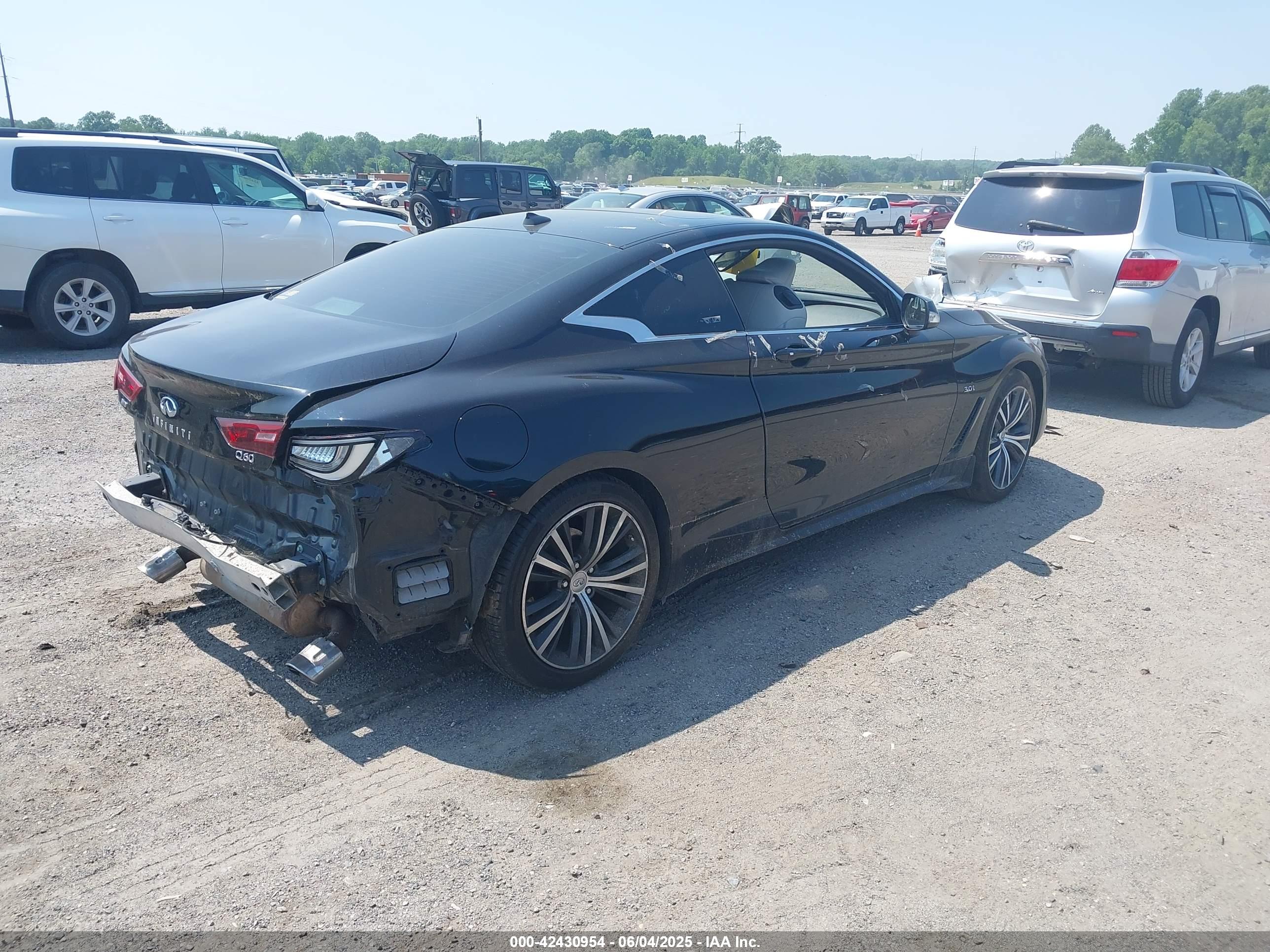 INFINITI Q60 image 4