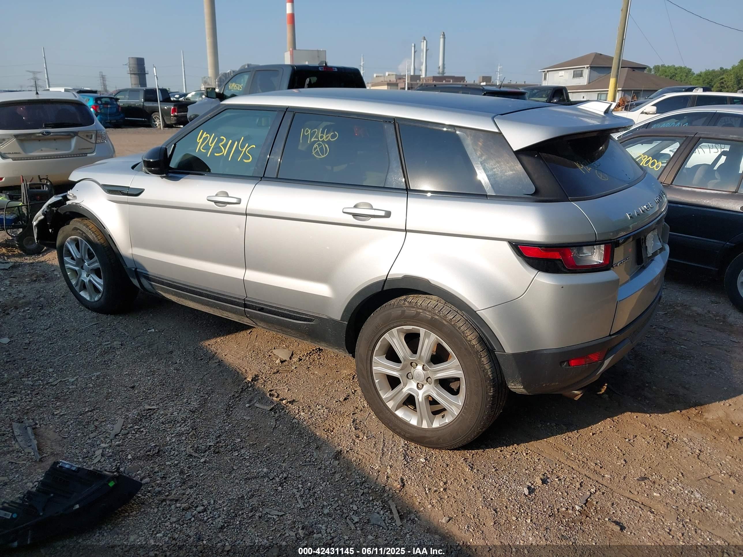 LAND ROVER image 3