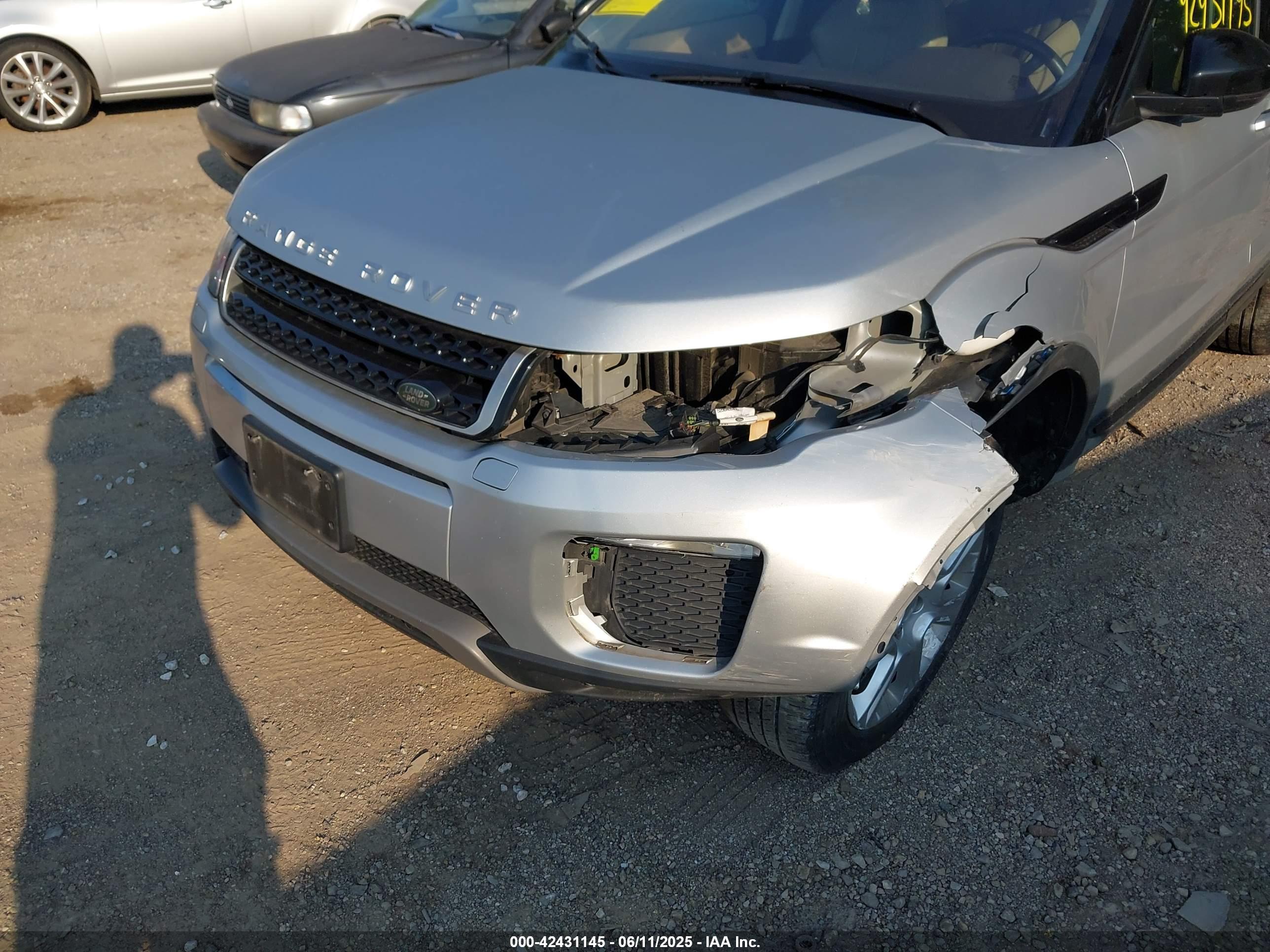 LAND ROVER image 6