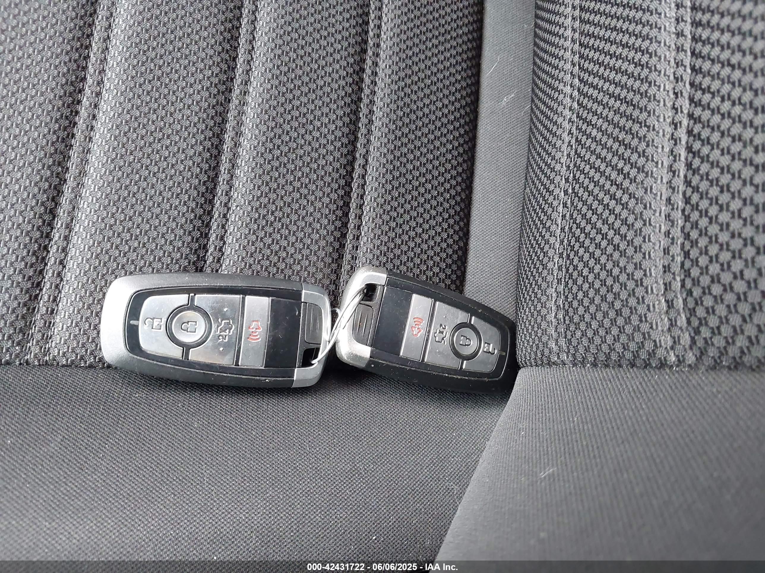 FORD FUSION image 11