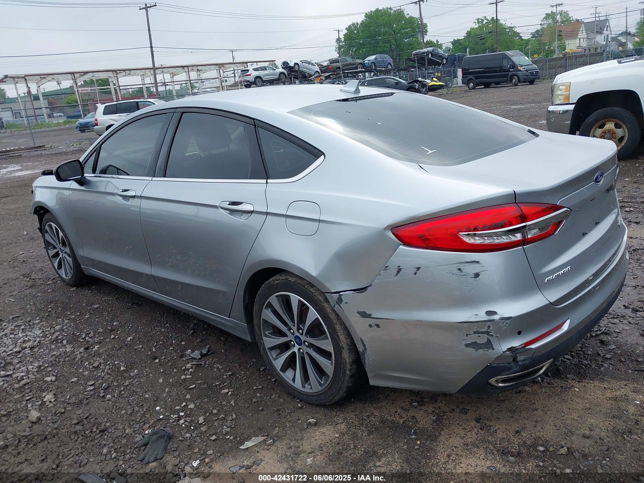 FORD FUSION image 3