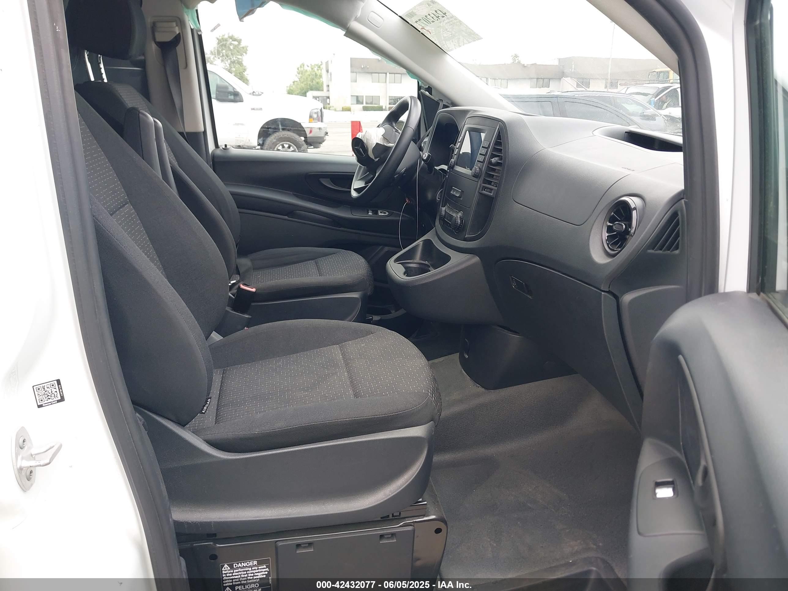 MERCEDES-BENZ METRIS image 5