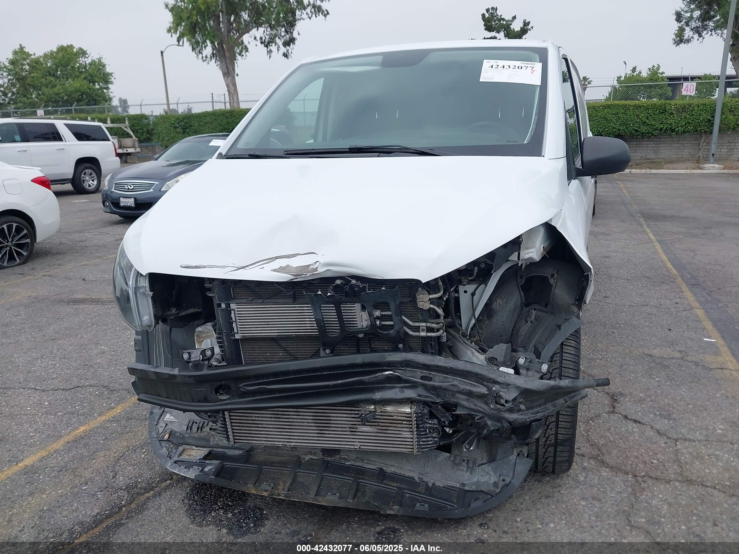 MERCEDES-BENZ METRIS image 6