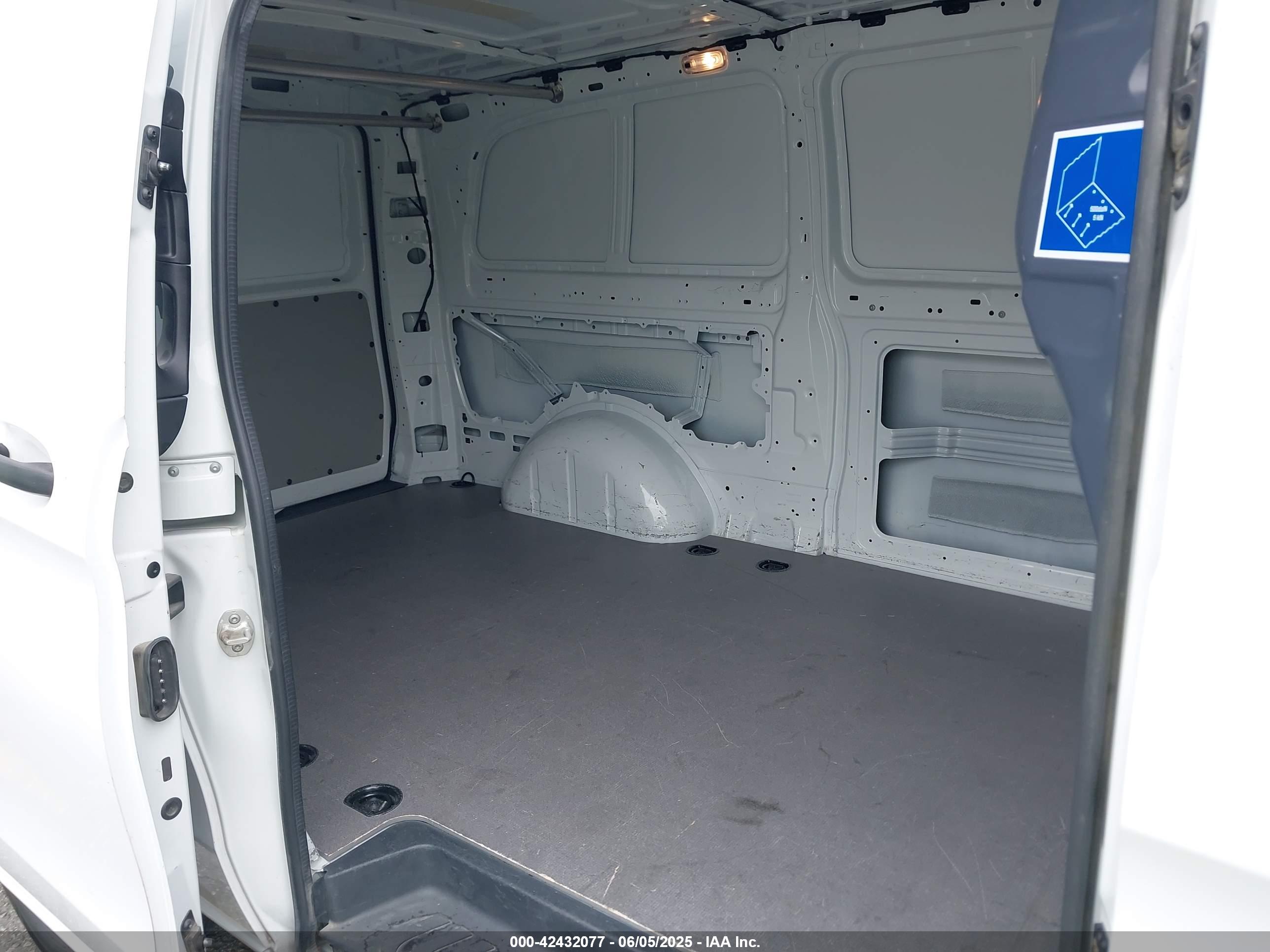 MERCEDES-BENZ METRIS image 8
