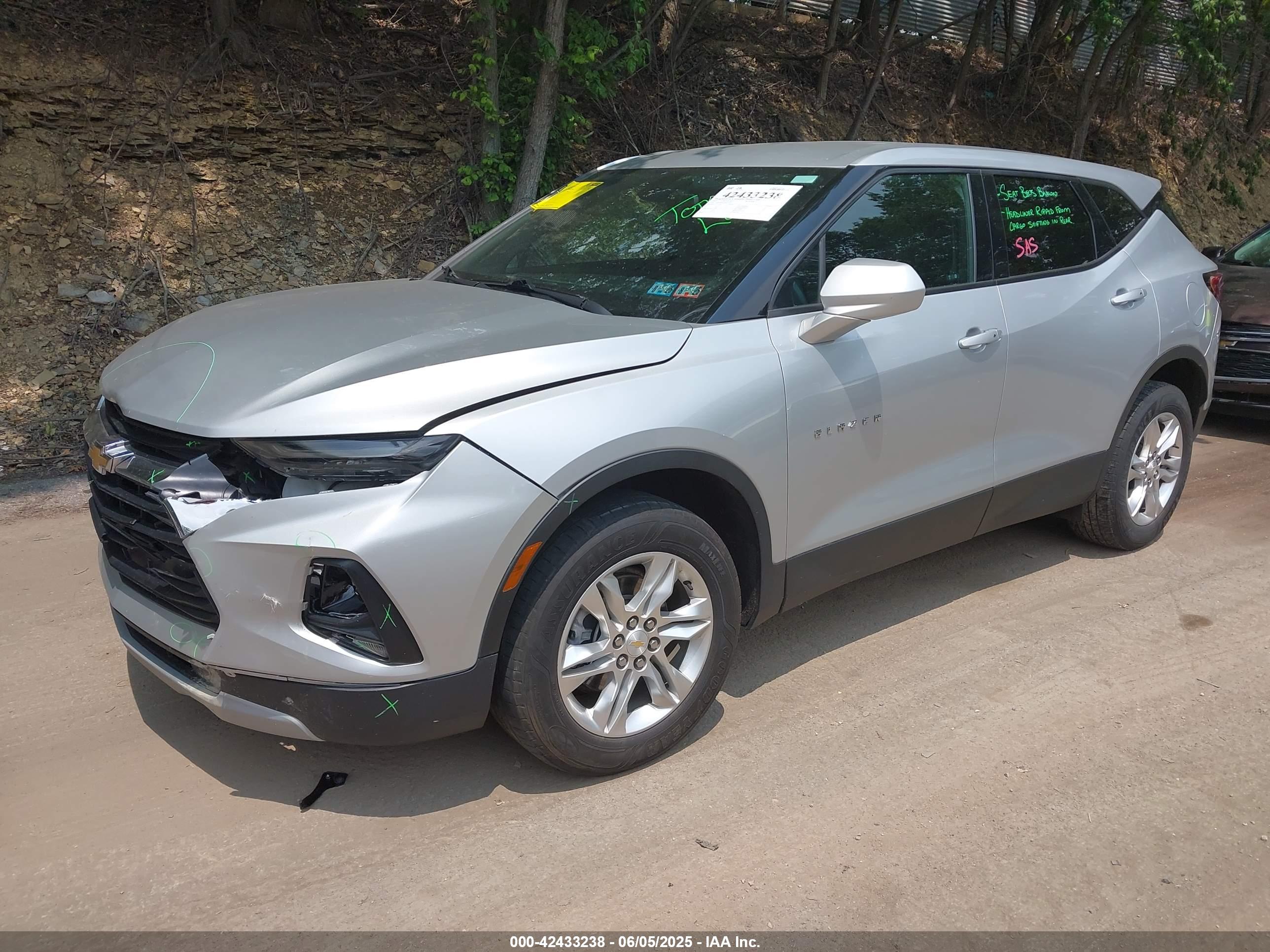 CHEVROLET BLAZER image 2
