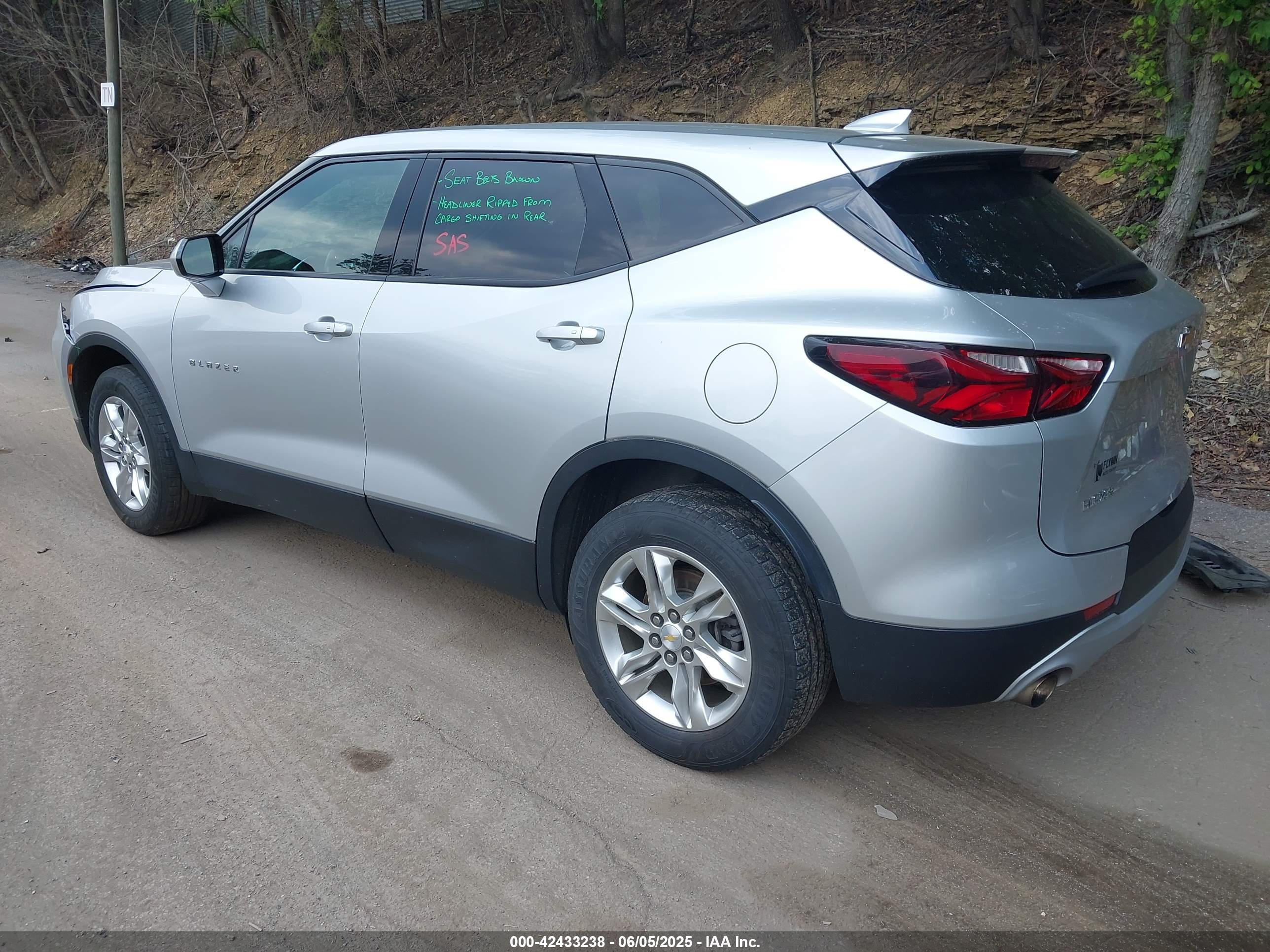 CHEVROLET BLAZER image 3