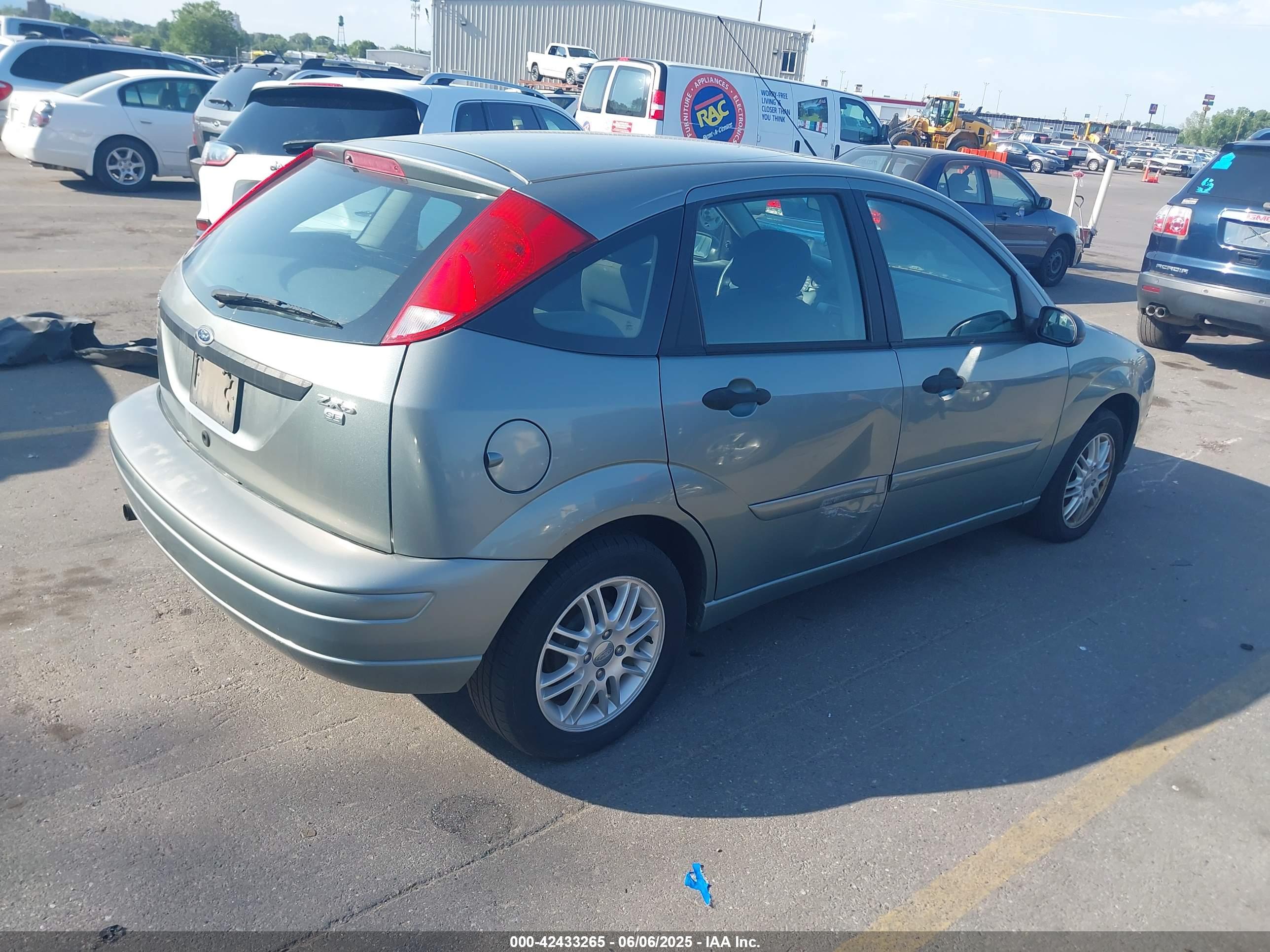 FORD FOCUS image 4
