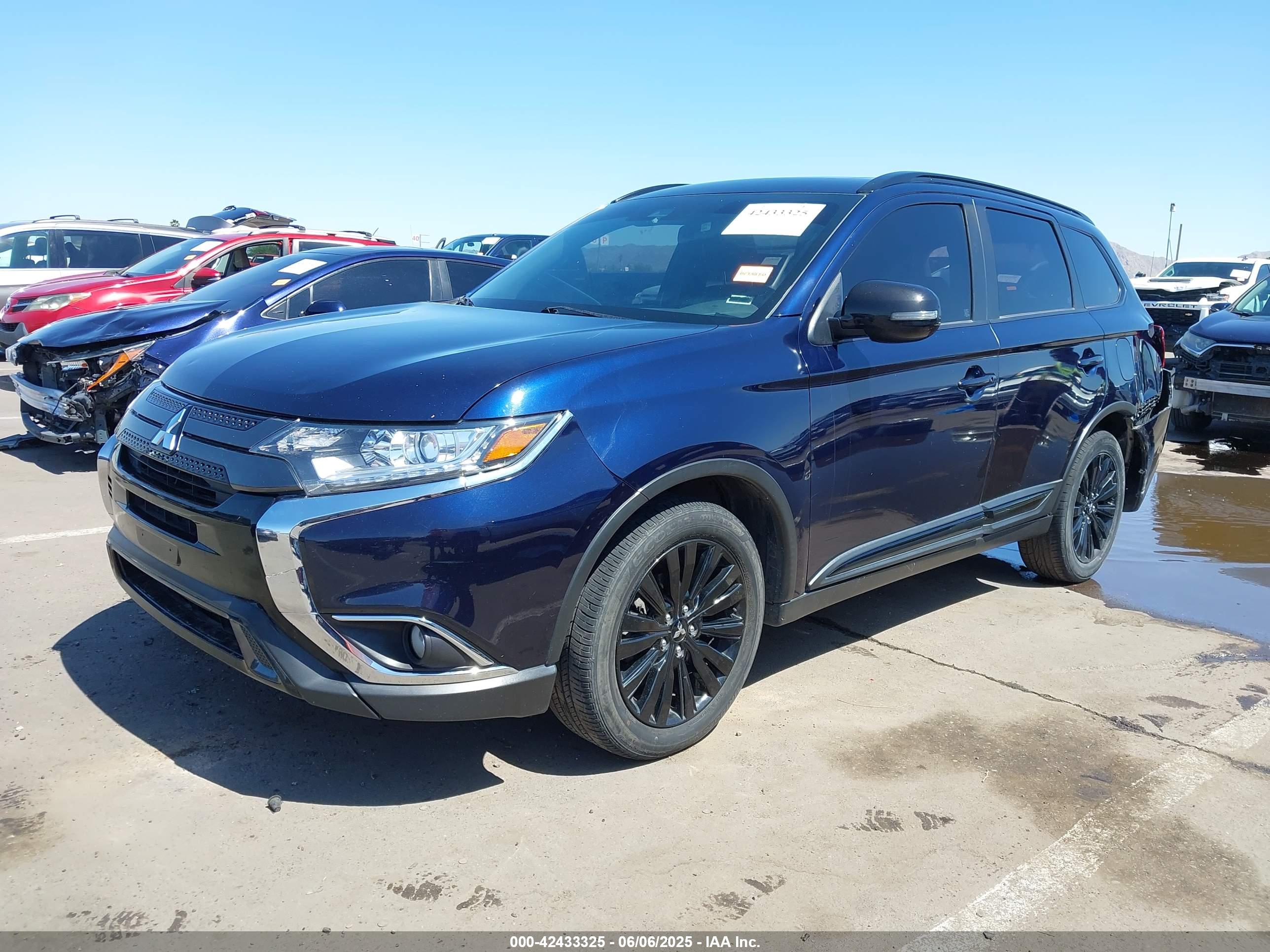 MITSUBISHI OUTLANDER image 2