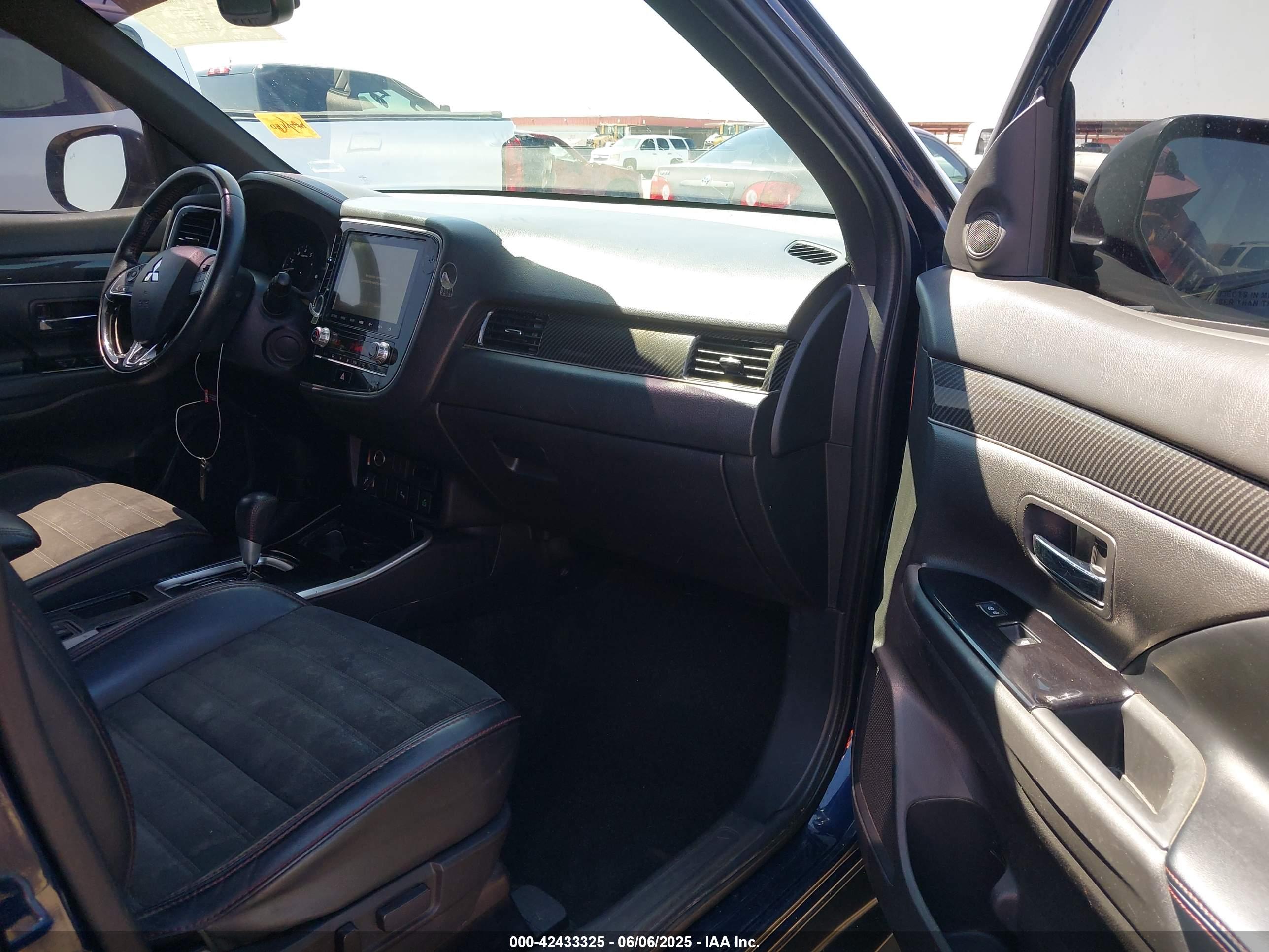 MITSUBISHI OUTLANDER image 5