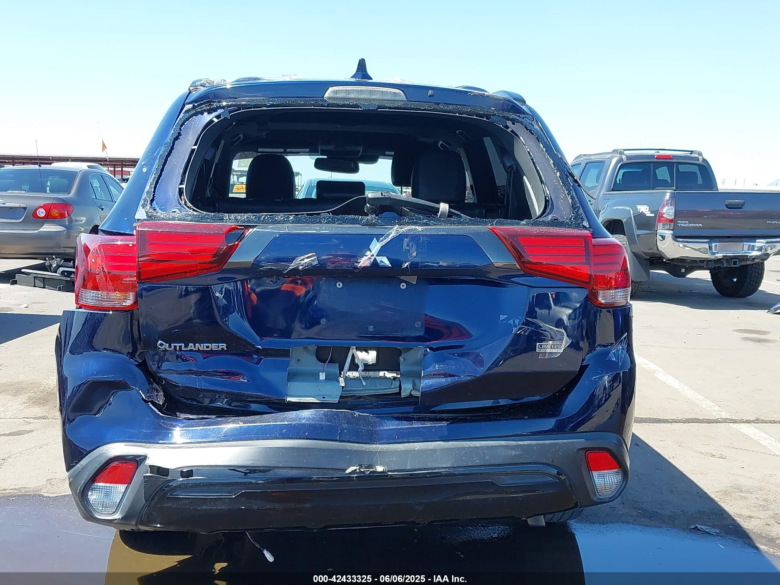 MITSUBISHI OUTLANDER image 6