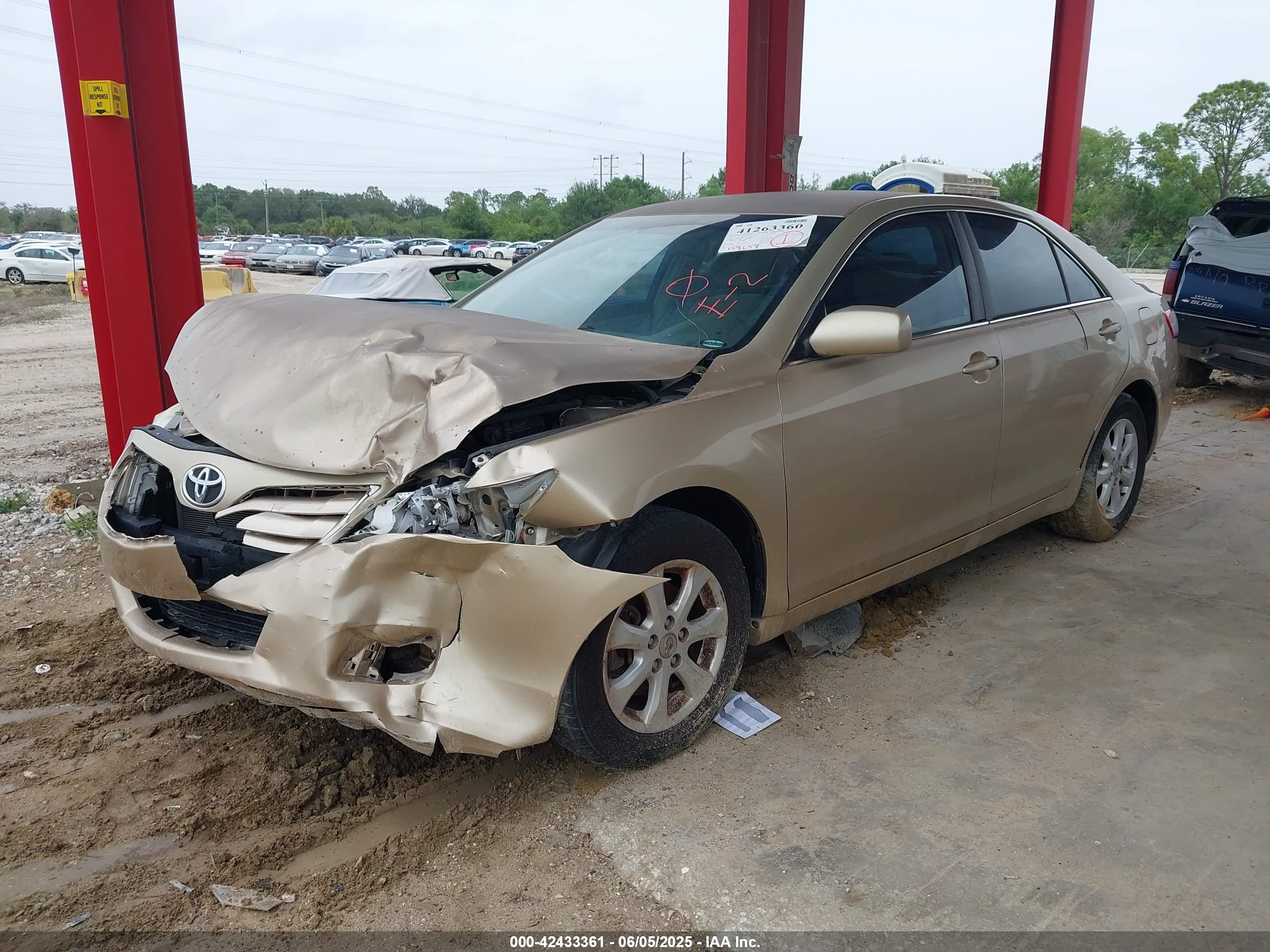 TOYOTA CAMRY image 2