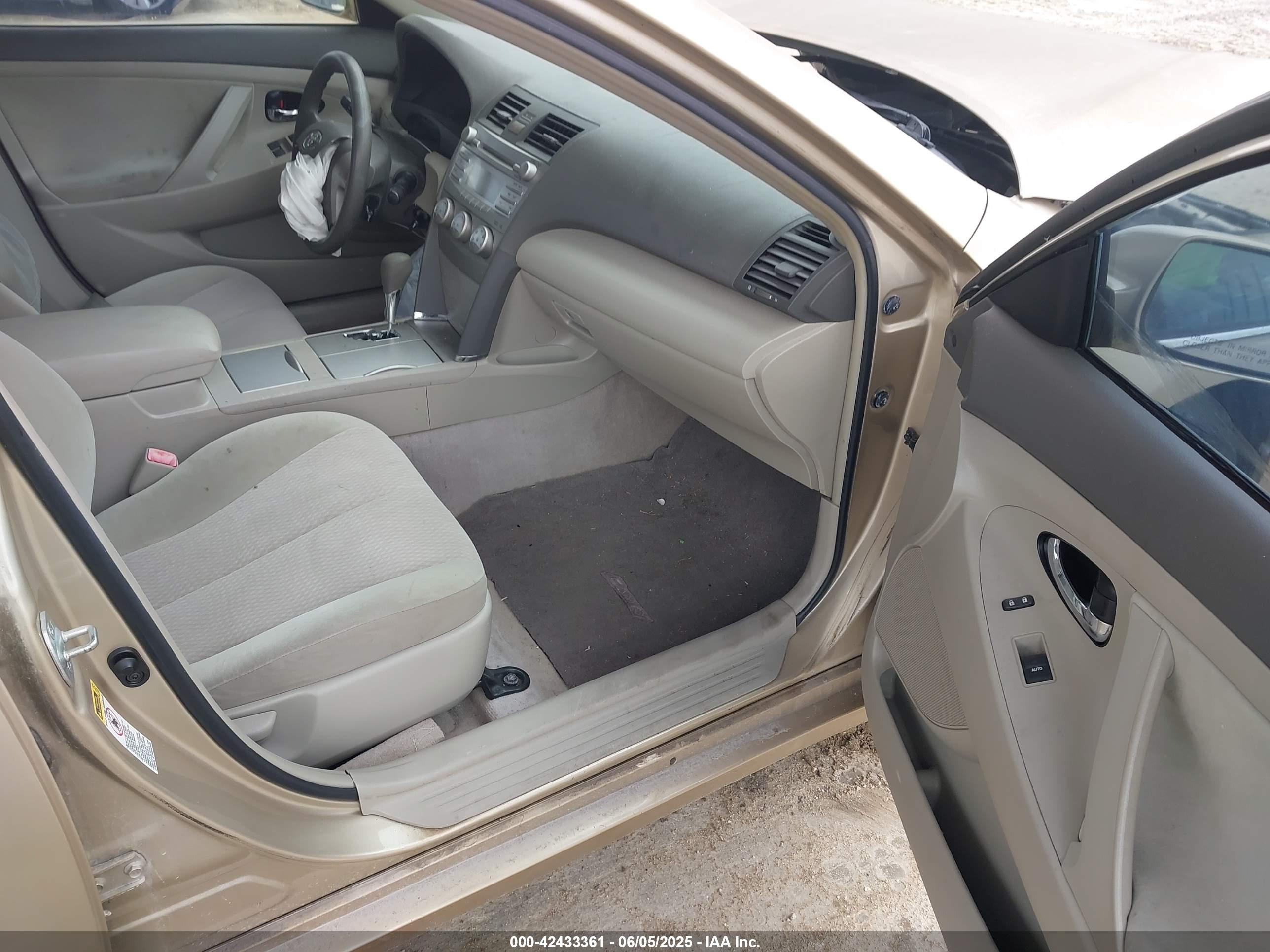 TOYOTA CAMRY image 5