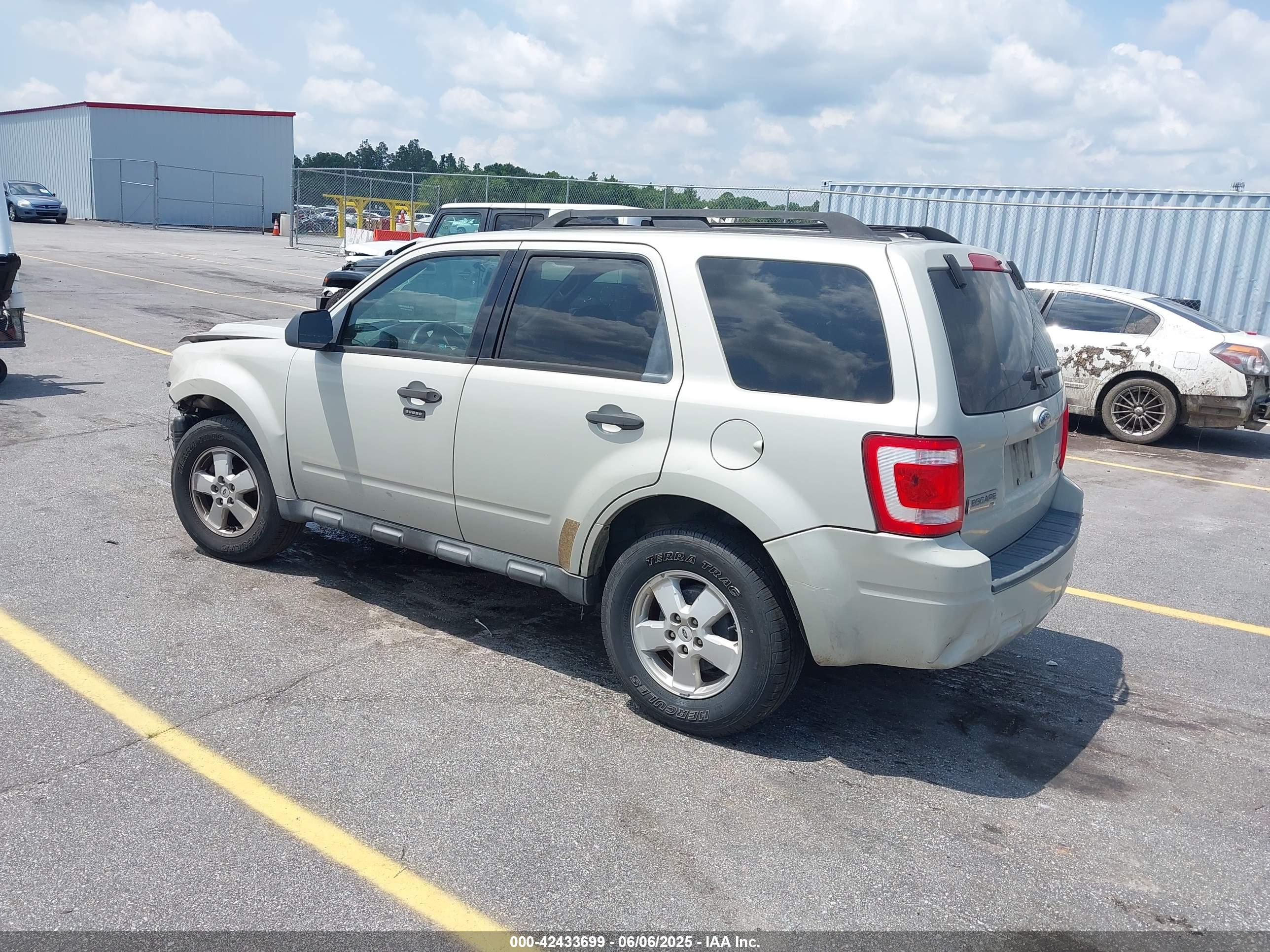 FORD ESCAPE image 3