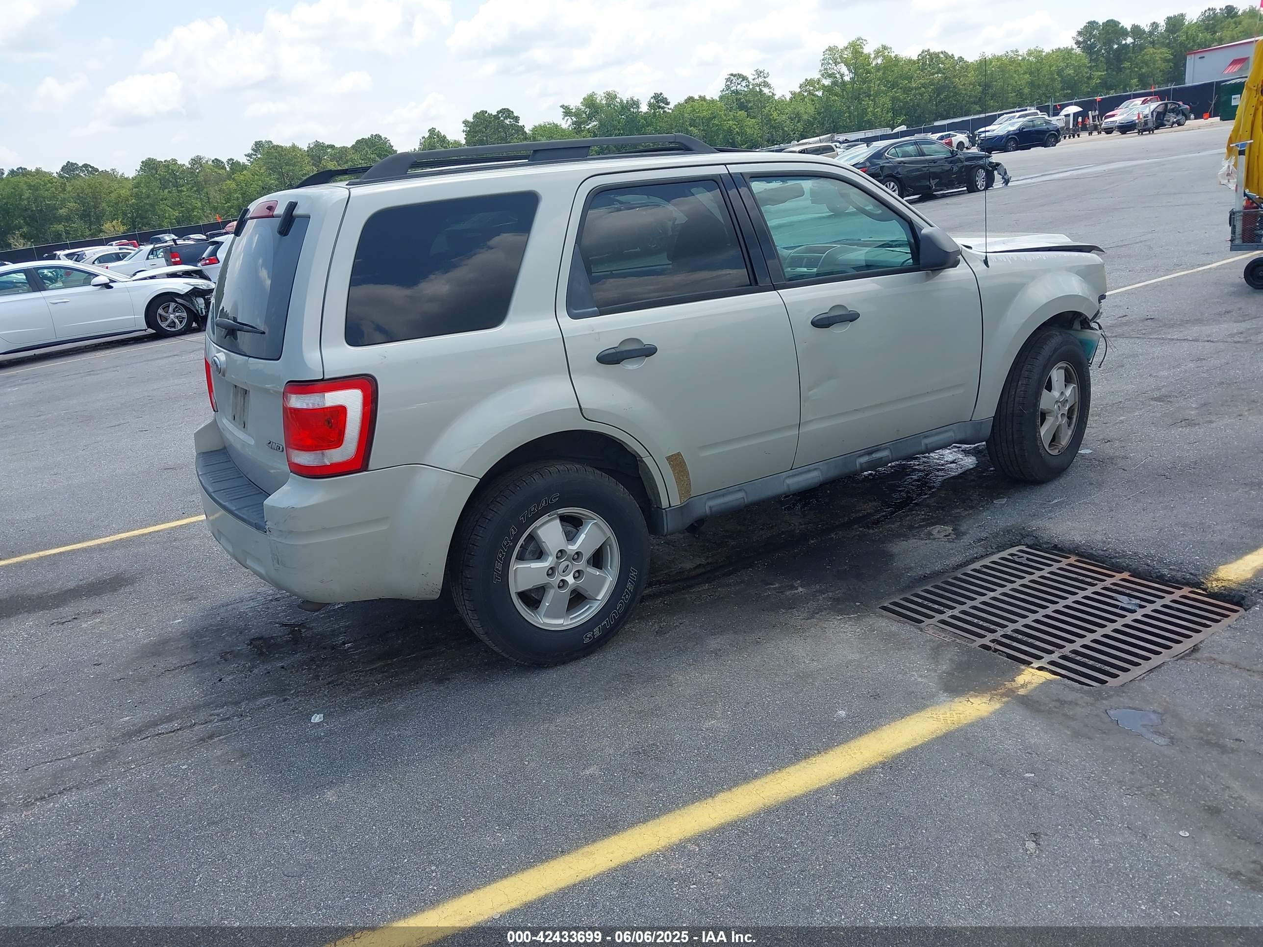 FORD ESCAPE image 4