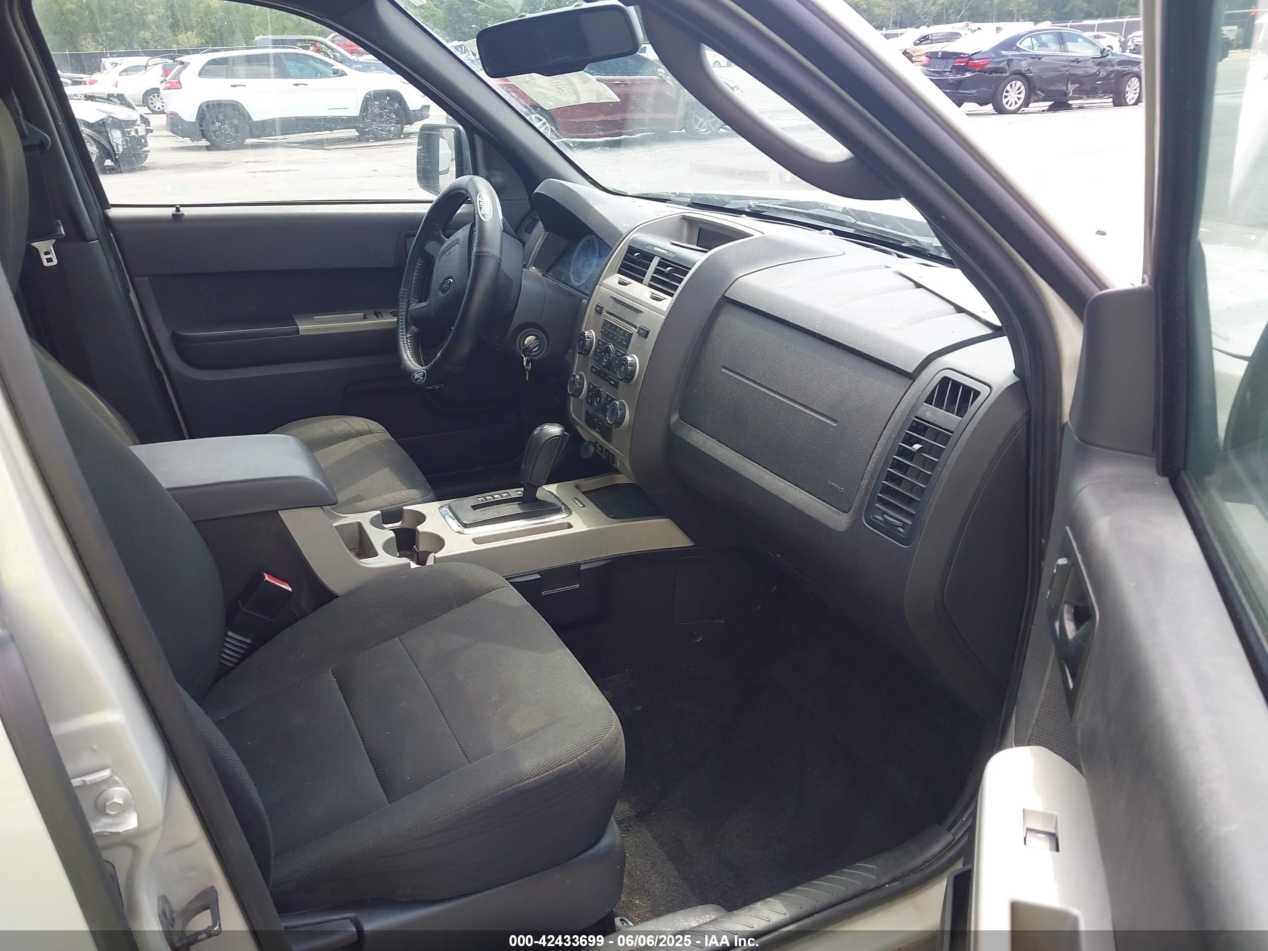 FORD ESCAPE image 5
