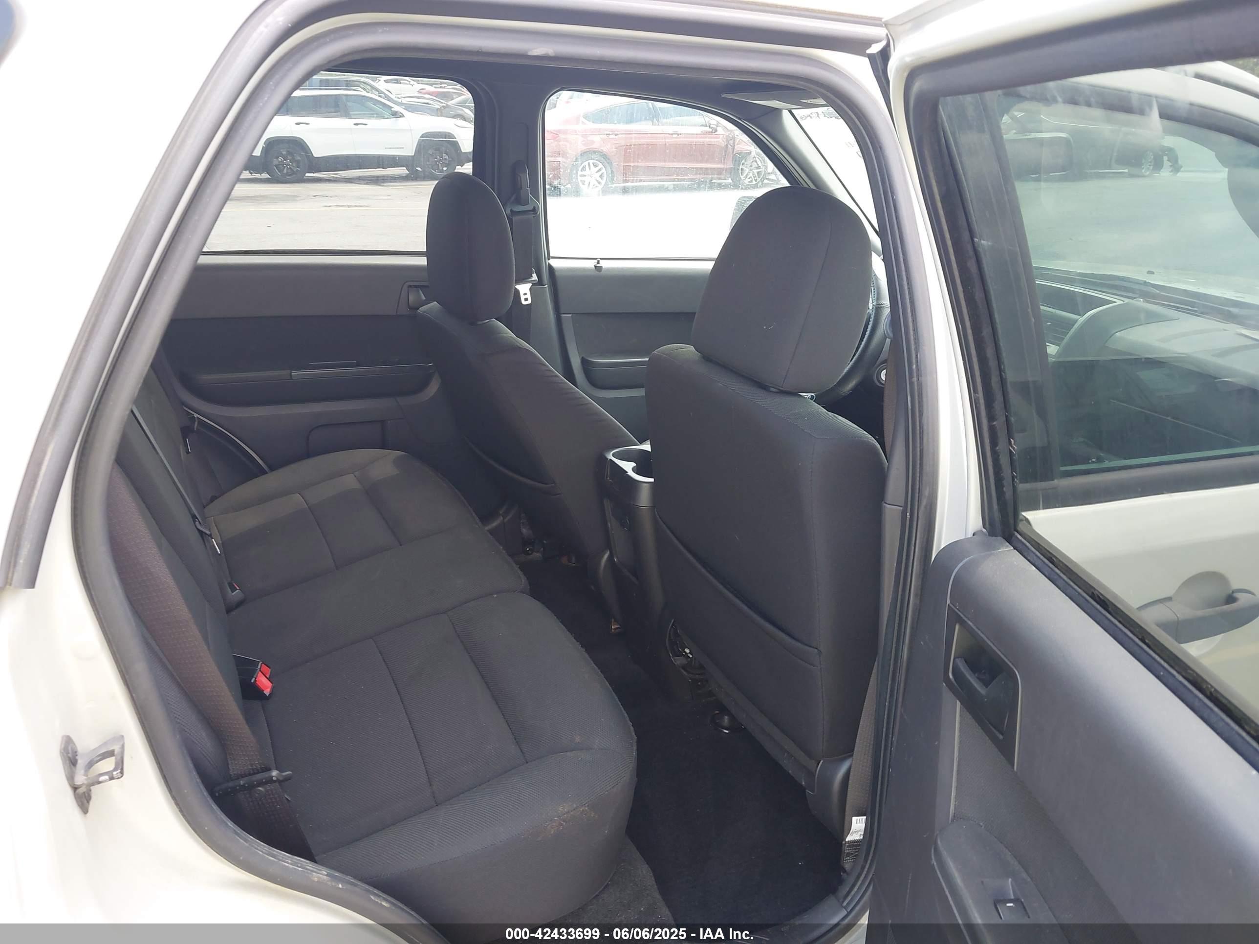 FORD ESCAPE image 8