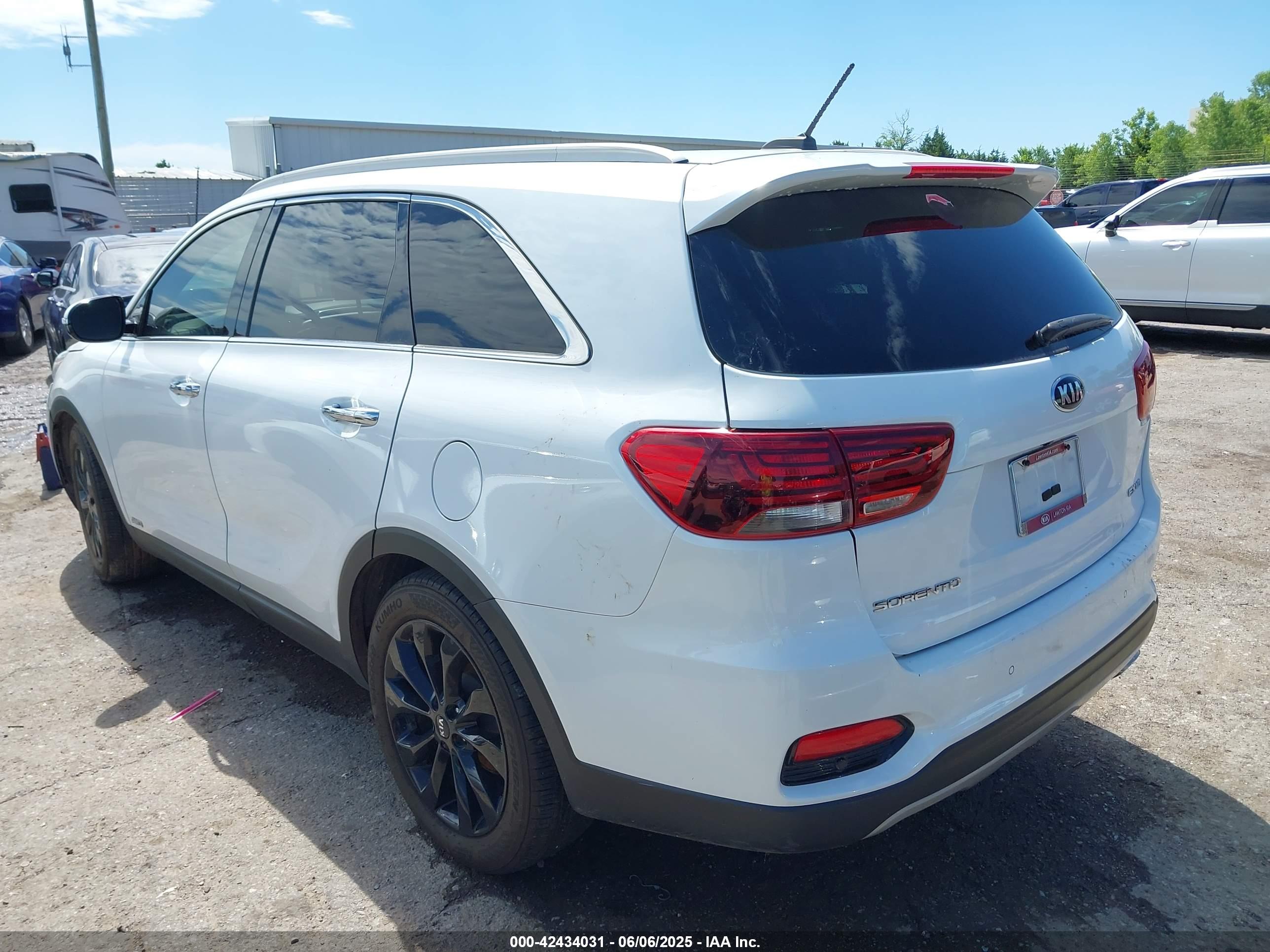 KIA SORENTO image 3