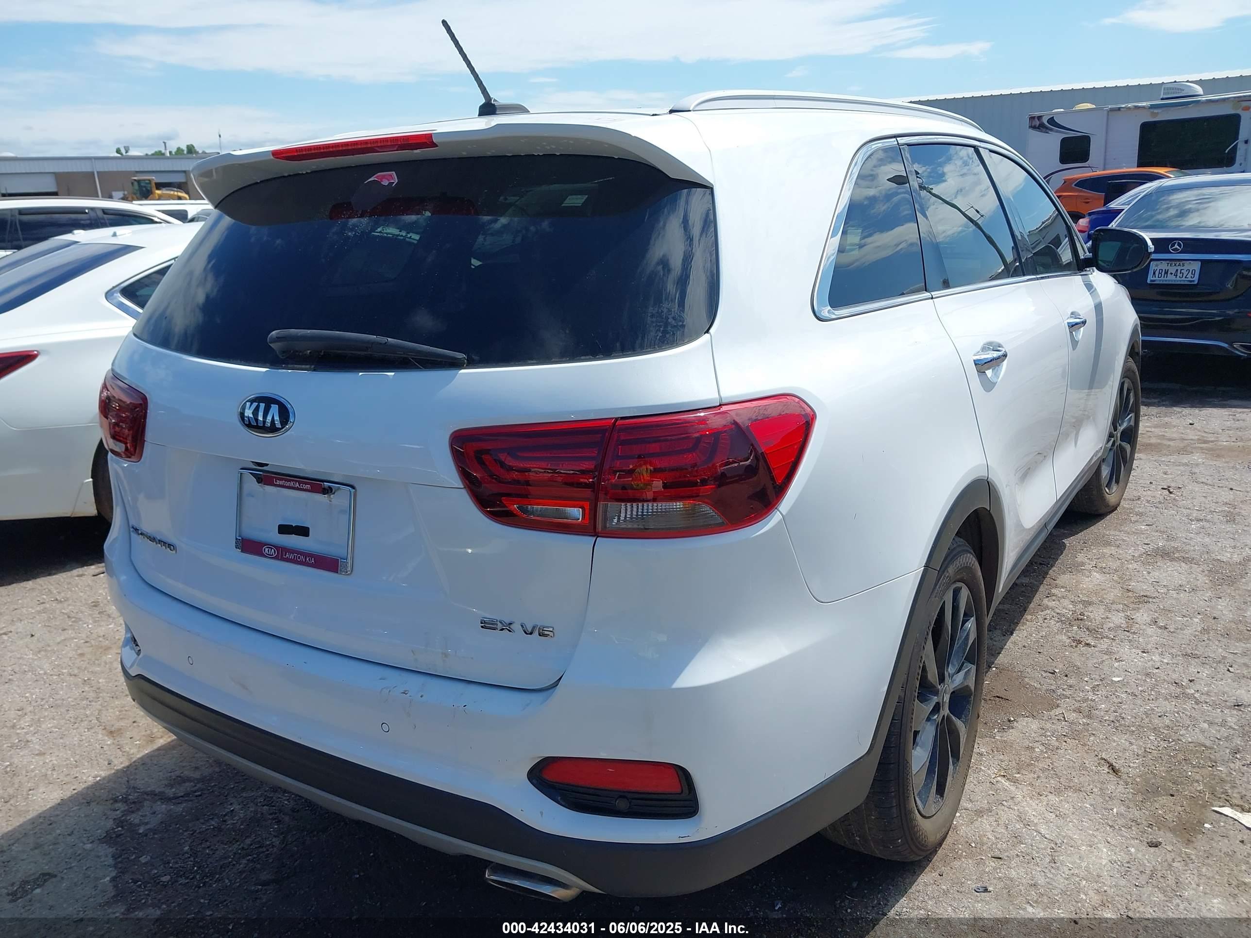 KIA SORENTO image 4
