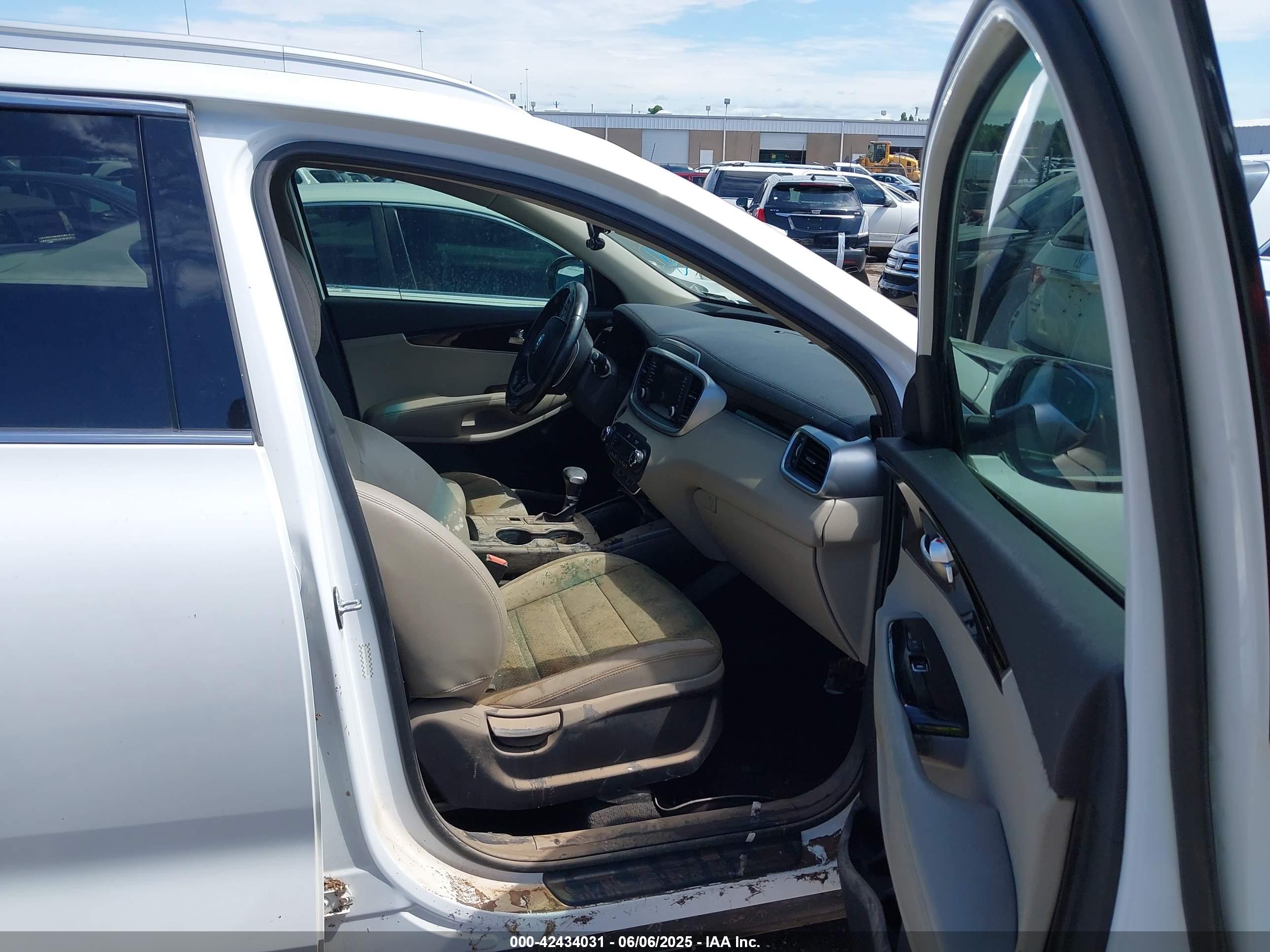 KIA SORENTO image 5