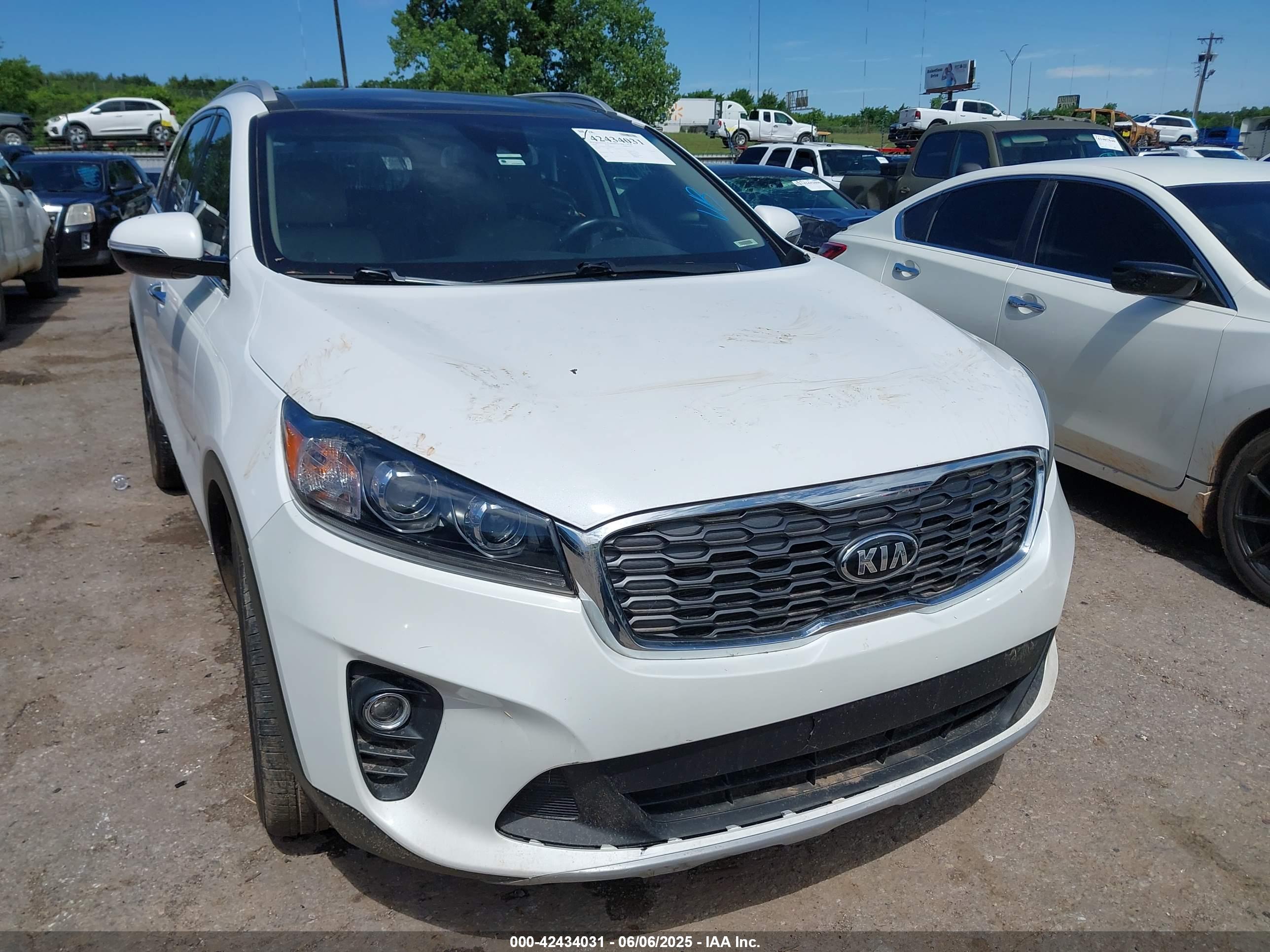 KIA SORENTO image 6