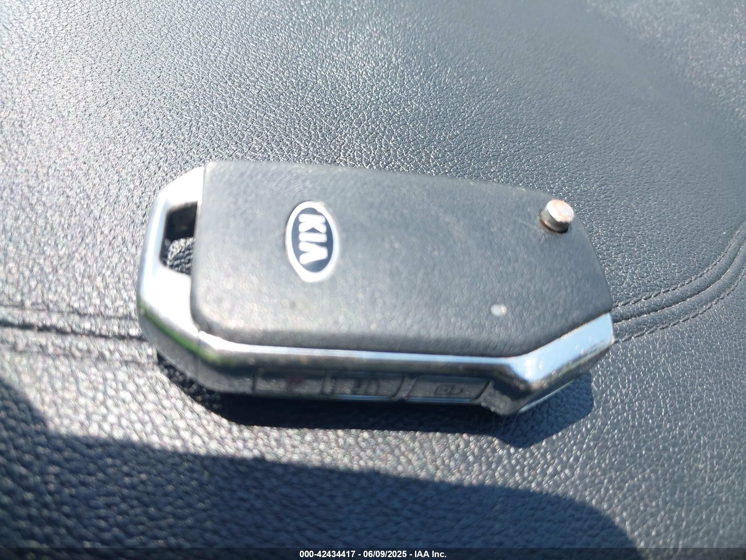 KIA SPORTAGE image 11