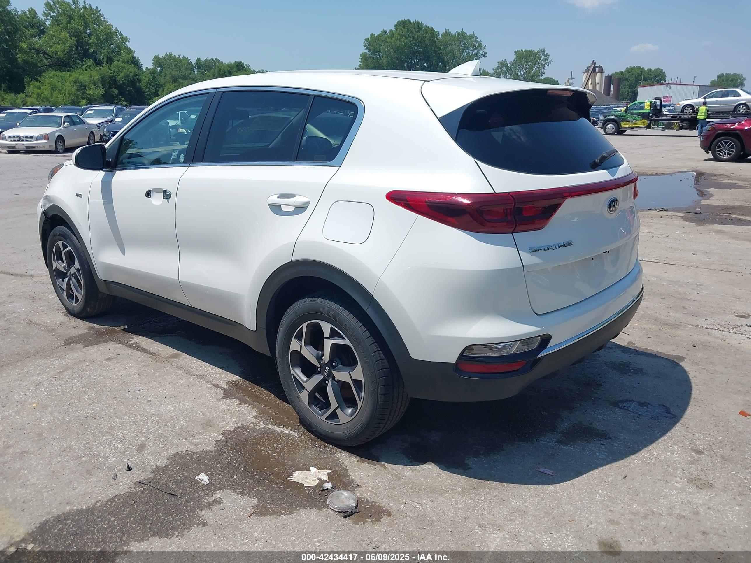 KIA SPORTAGE image 3