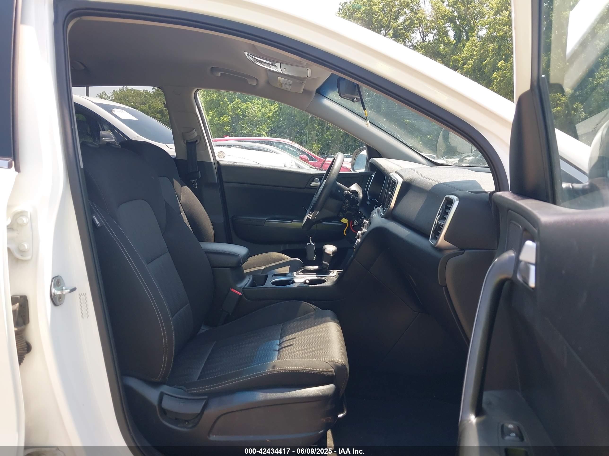 KIA SPORTAGE image 5