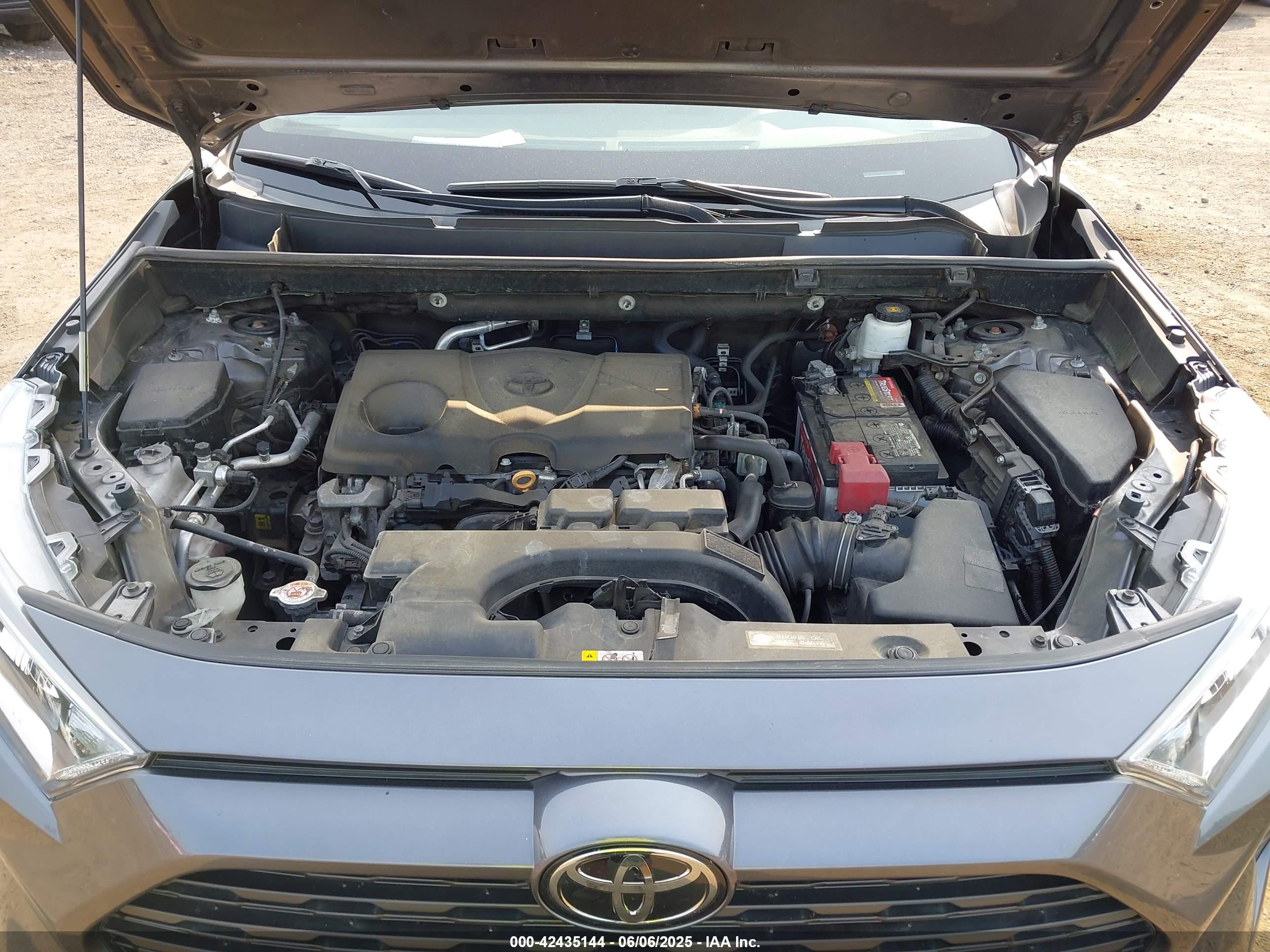 TOYOTA RAV4 image 10