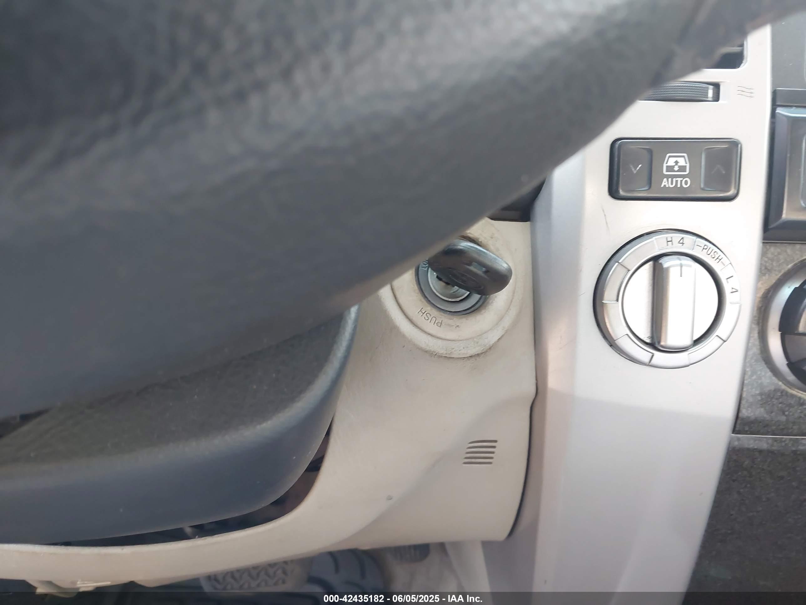 TOYOTA 4RUNNER image 11