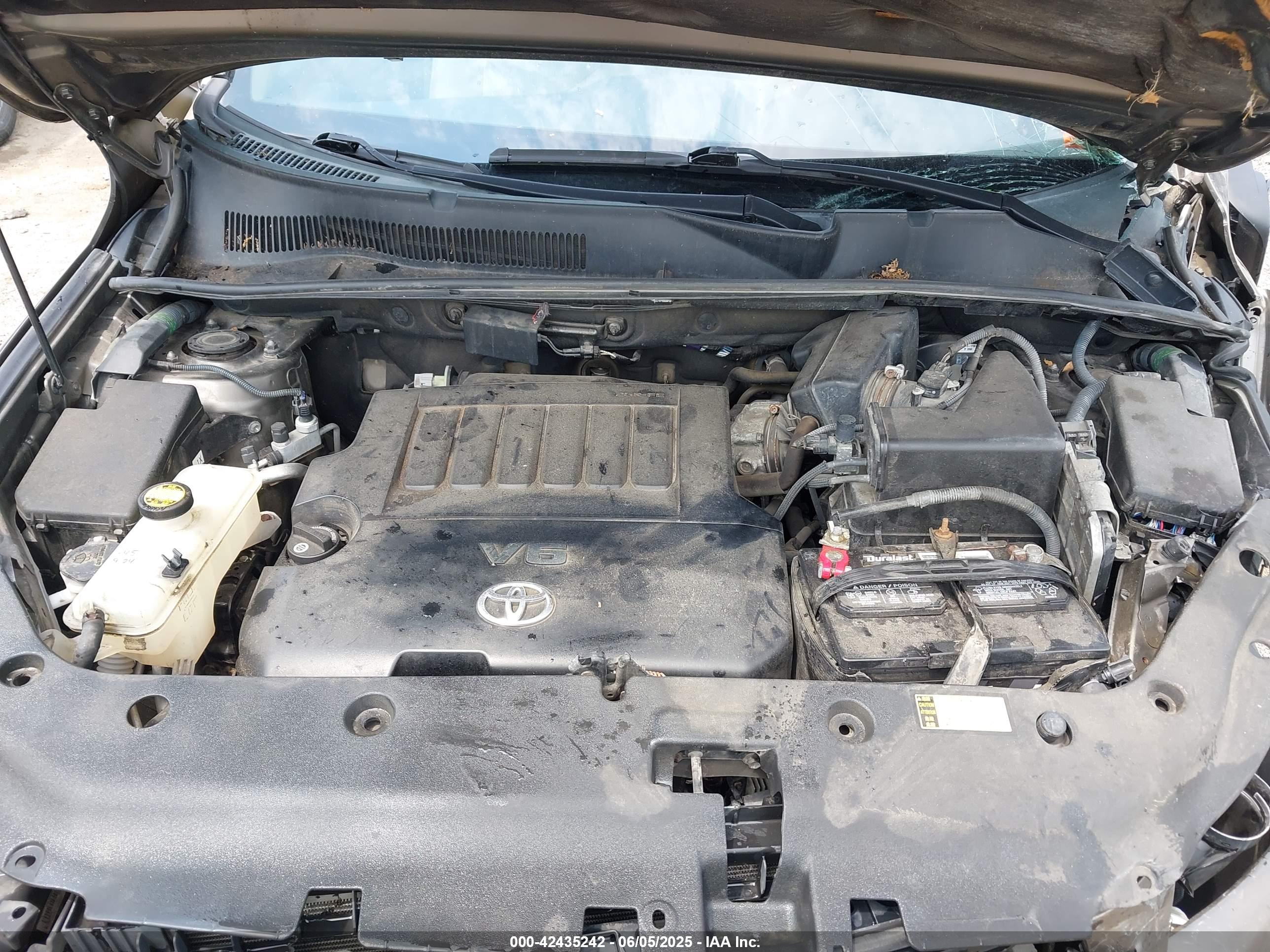 TOYOTA RAV4 image 10