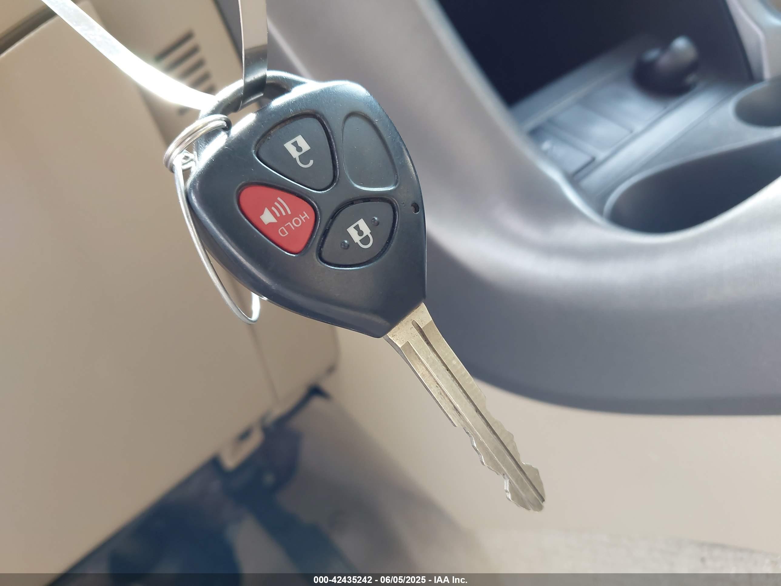 TOYOTA RAV4 image 11