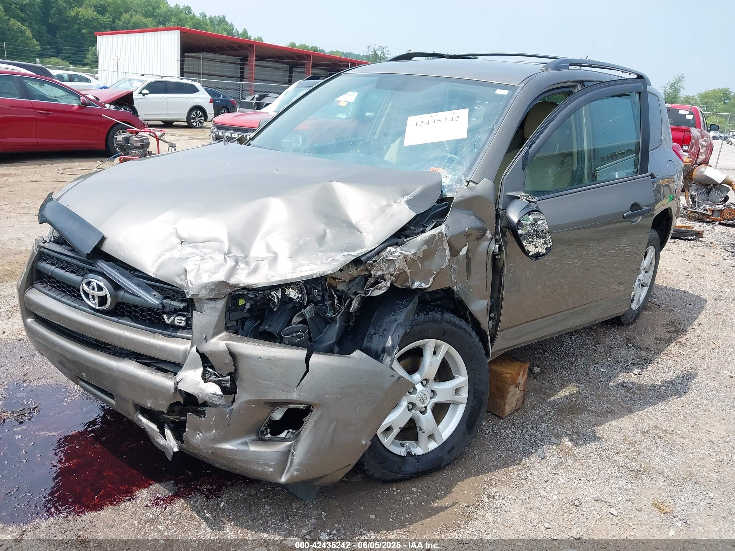 TOYOTA RAV4 image 2