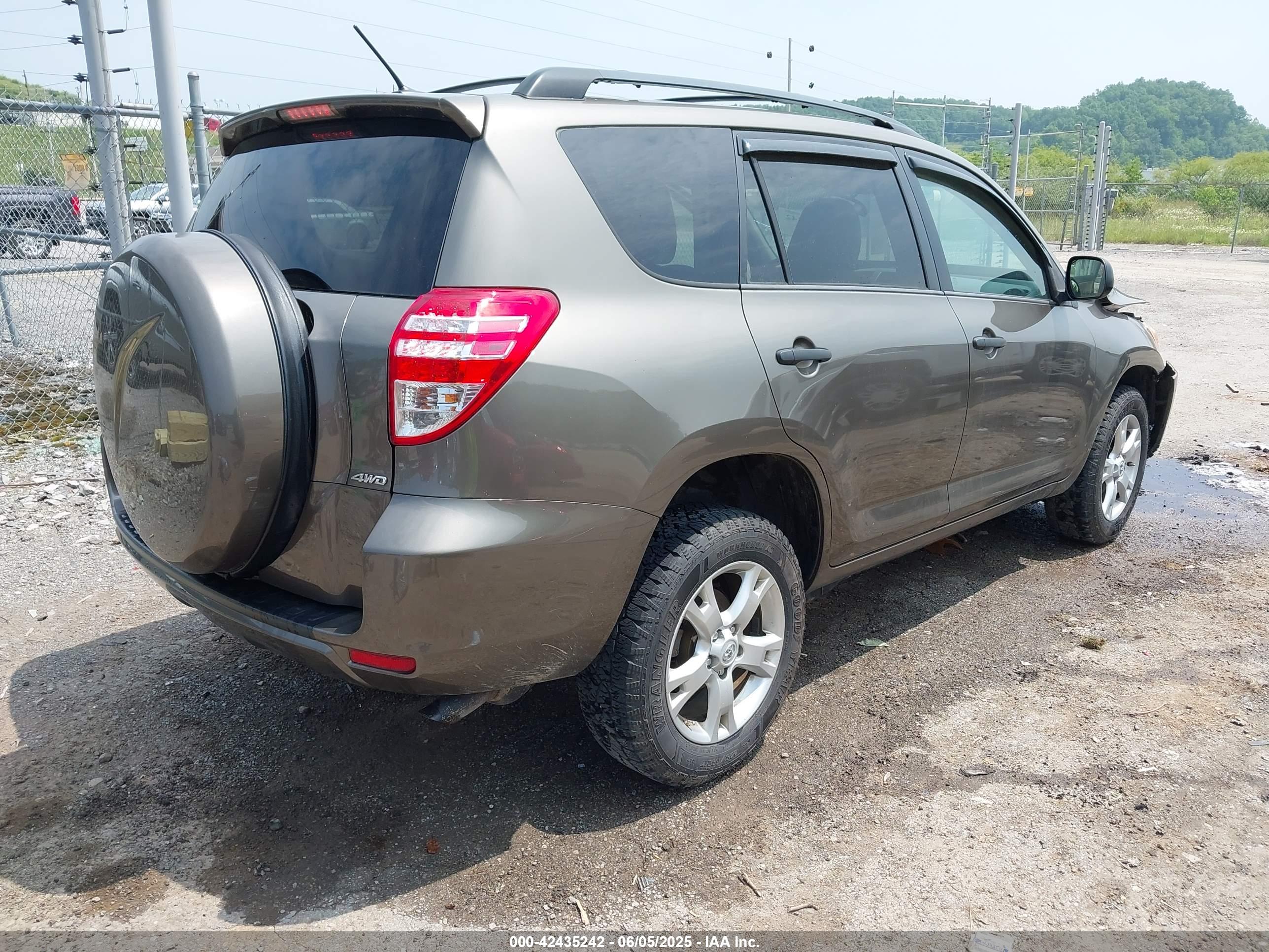 TOYOTA RAV4 image 4