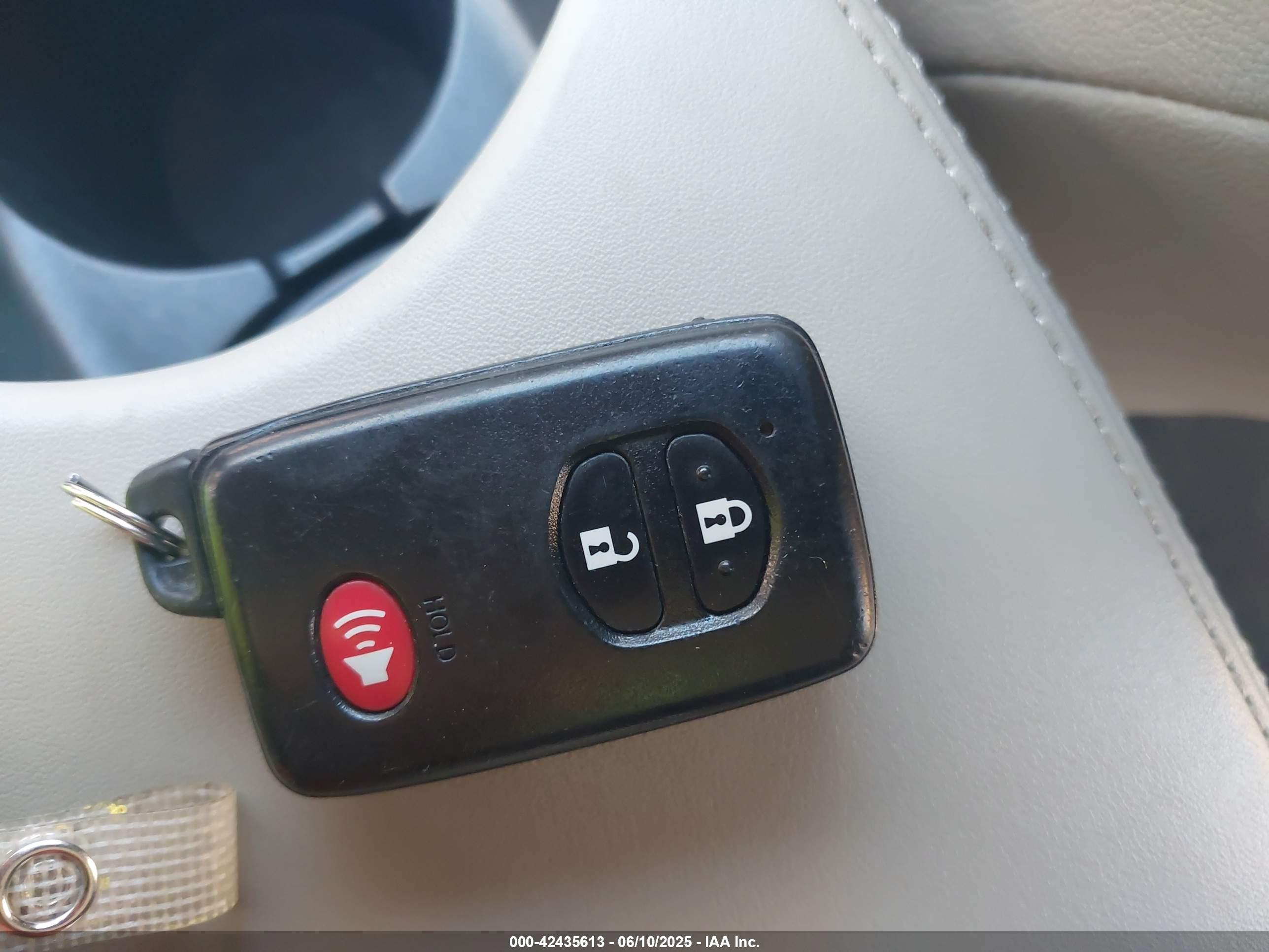 TOYOTA PRIUS image 11